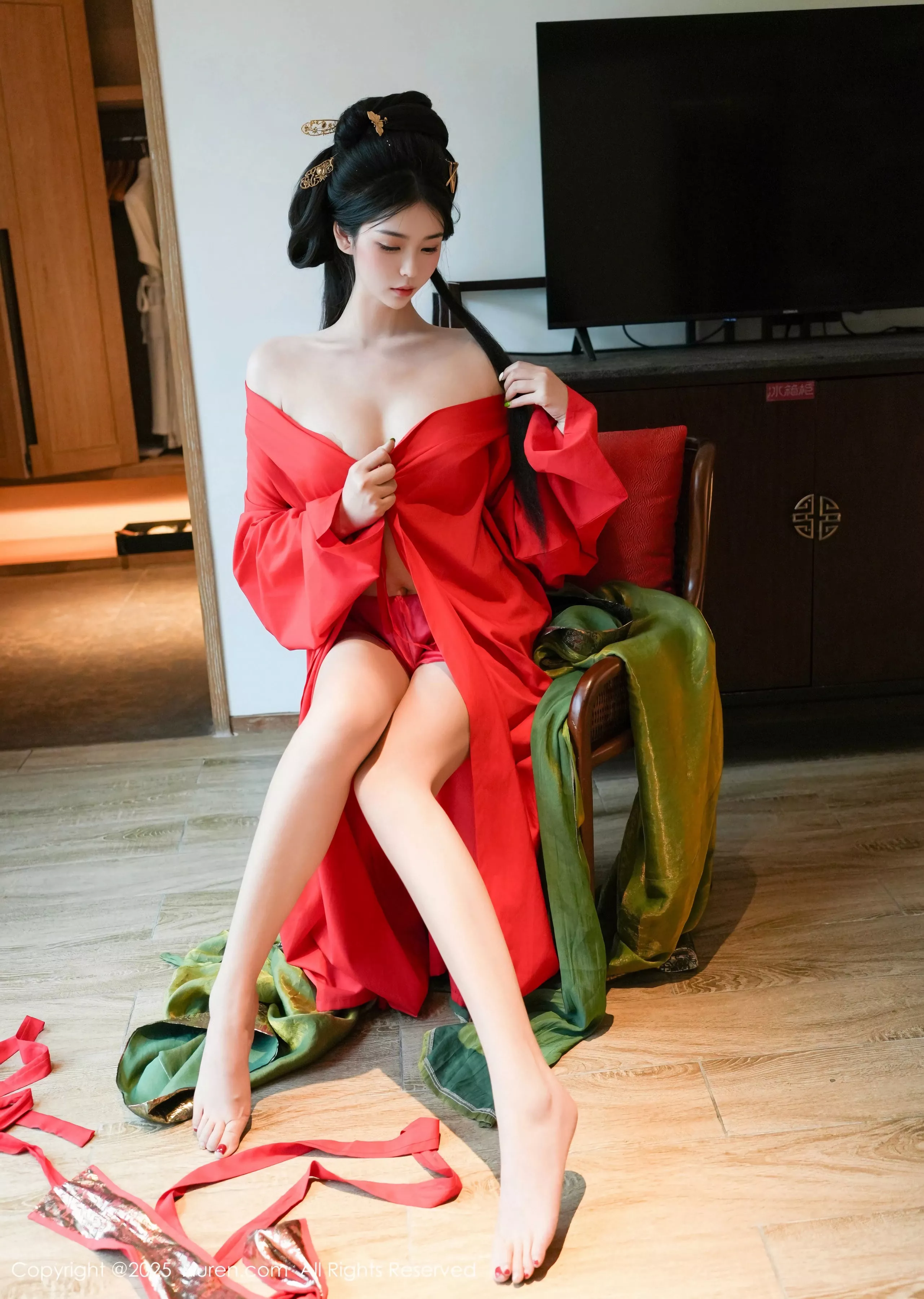 [[XiuRen秀人网]秀人网]No.10126_模特雪糕CiCi性感绿色古风服饰露红色情趣服饰秀美腿诱惑写真68P