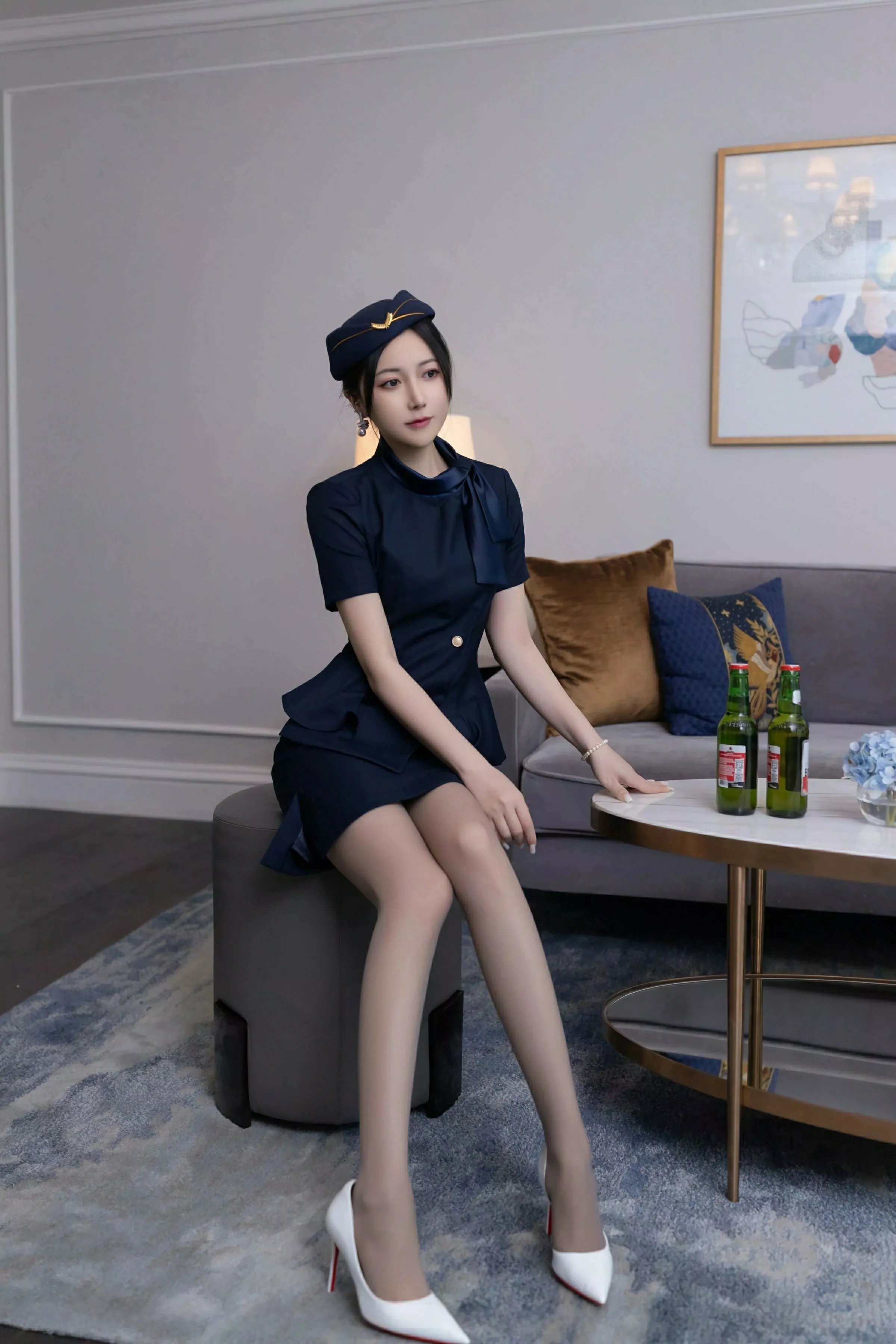 [[XiuRen秀人网]秀人网]No.10142_模特鱼子酱Fish性感空姐制服露白色内衣配灰丝袜秀美腿诱惑写真80P