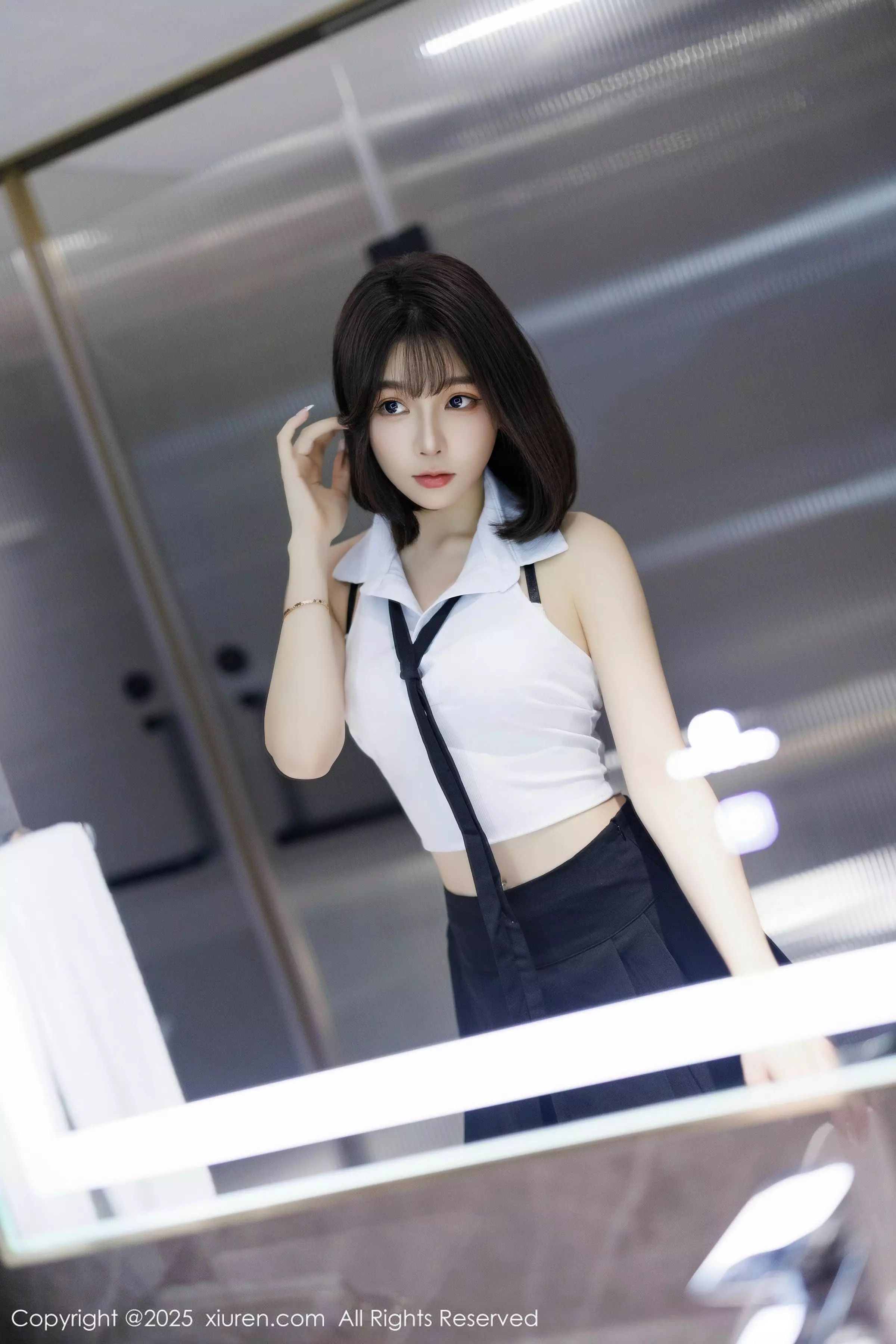 [[XiuRen秀人网]秀人网]No.10048_女神徐莉芝Booty性感白色上衣配黑色短裙秀曼妙身姿诱惑写真82P