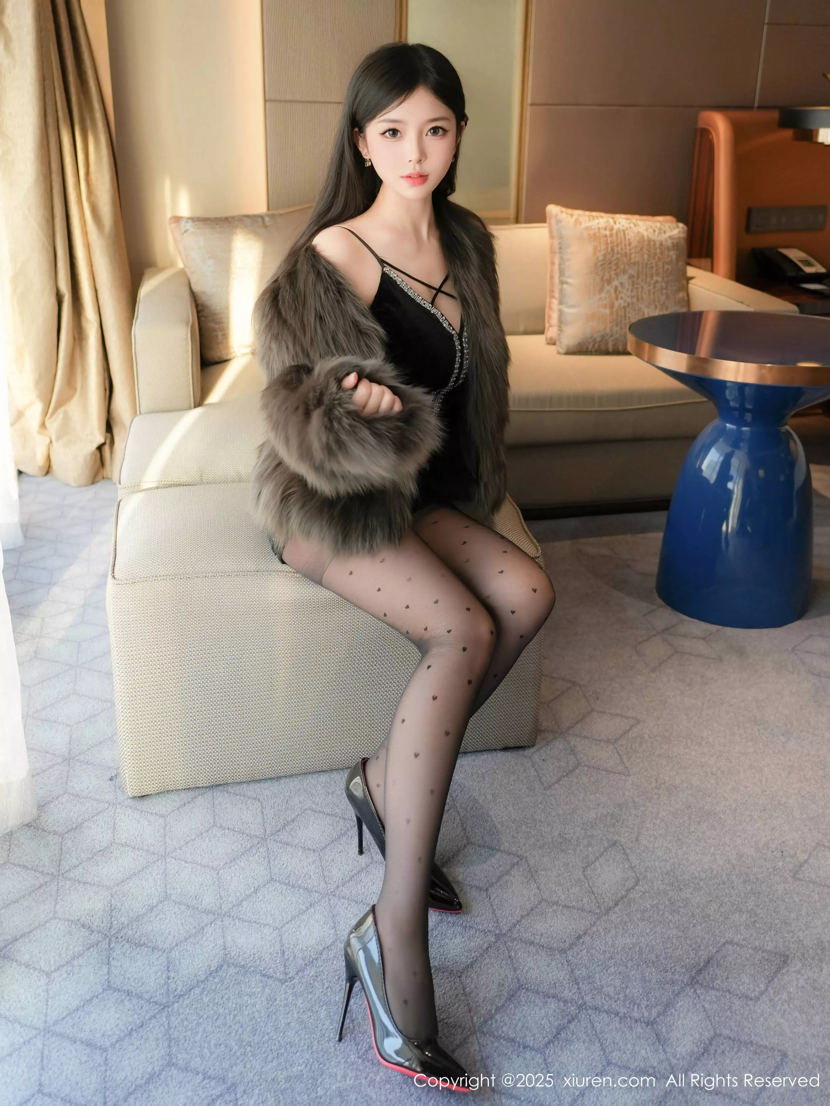 [[XiuRen秀人网]秀人网]No.10045_模特优酱性感黑色吊带裙配超薄黑丝半脱秀凹凸身材惹火诱惑写真65P