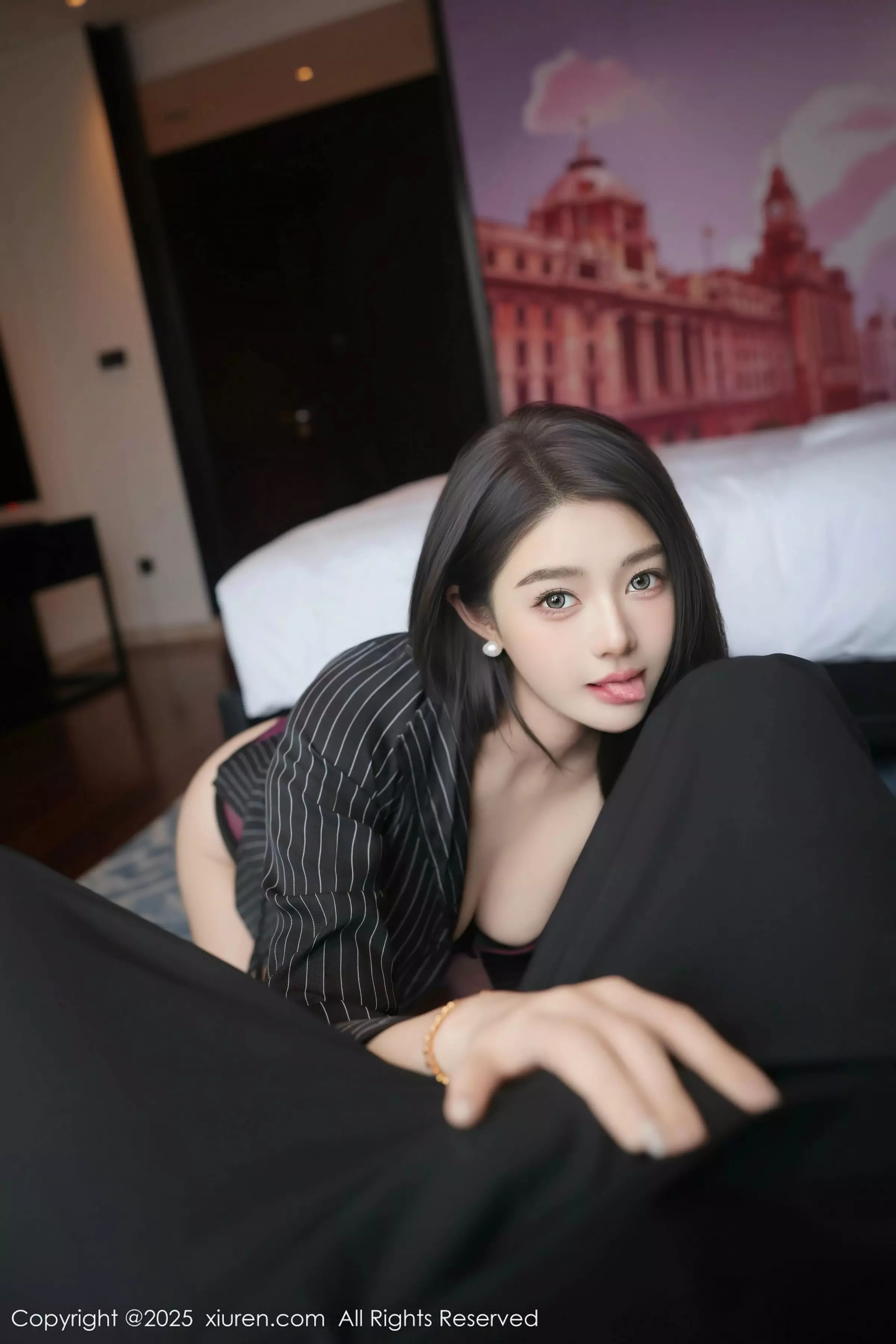 [[XiuRen秀人网]秀人网]No.10053_模特Candy糖糖性感紫色情趣服饰配紫丝吊袜秀丰腴身材诱惑写真84P