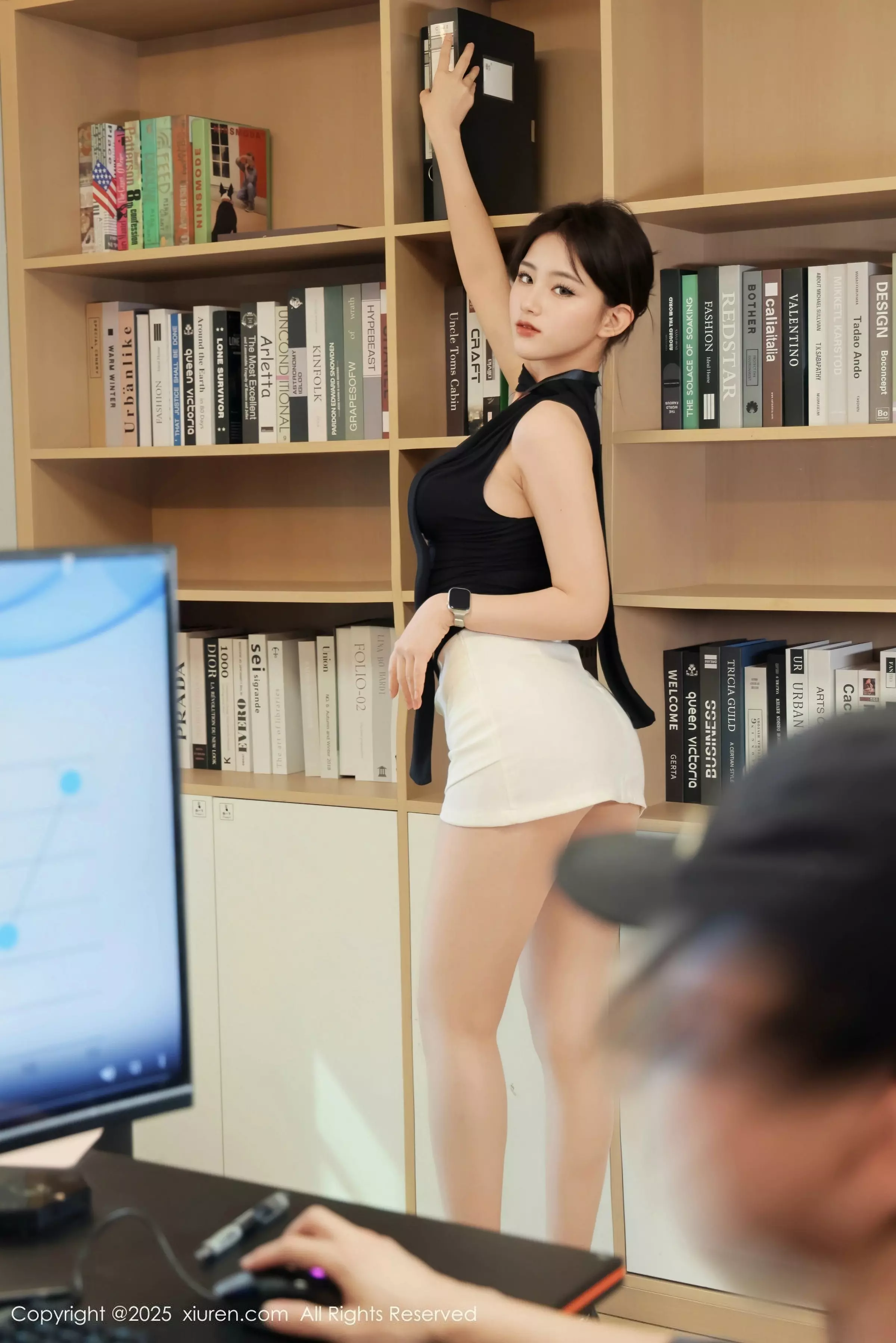 [[XiuRen秀人网]秀人网]No.10052_模特小橘子orange性感黑白职业装配超薄肉丝秀曼妙身姿诱惑写真78P
