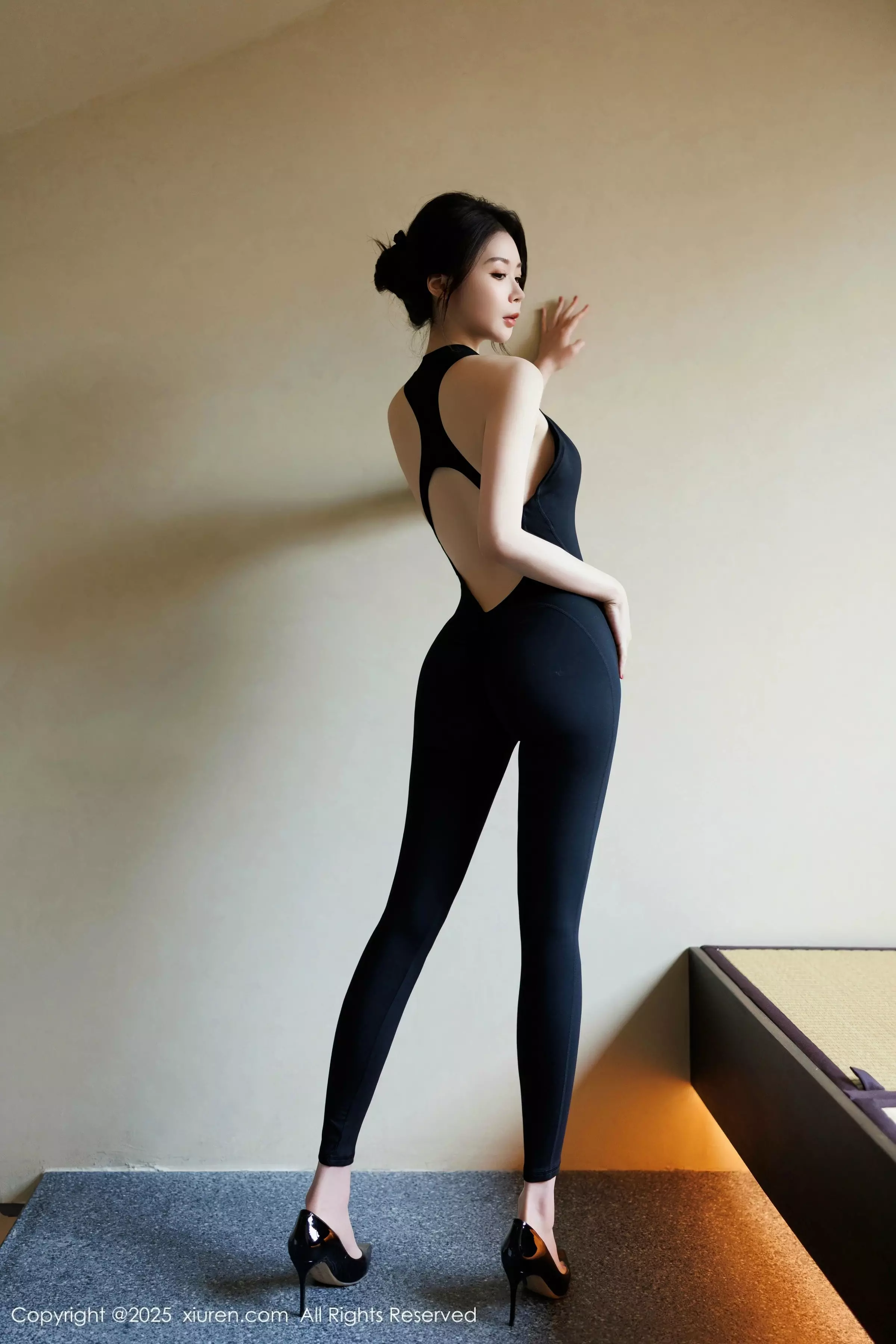 [[XiuRen秀人网]秀人网]No.10059_模特梦心玥性感黑色情趣内衣配黑丝吊袜秀高挑曼妙身姿诱惑写真83P