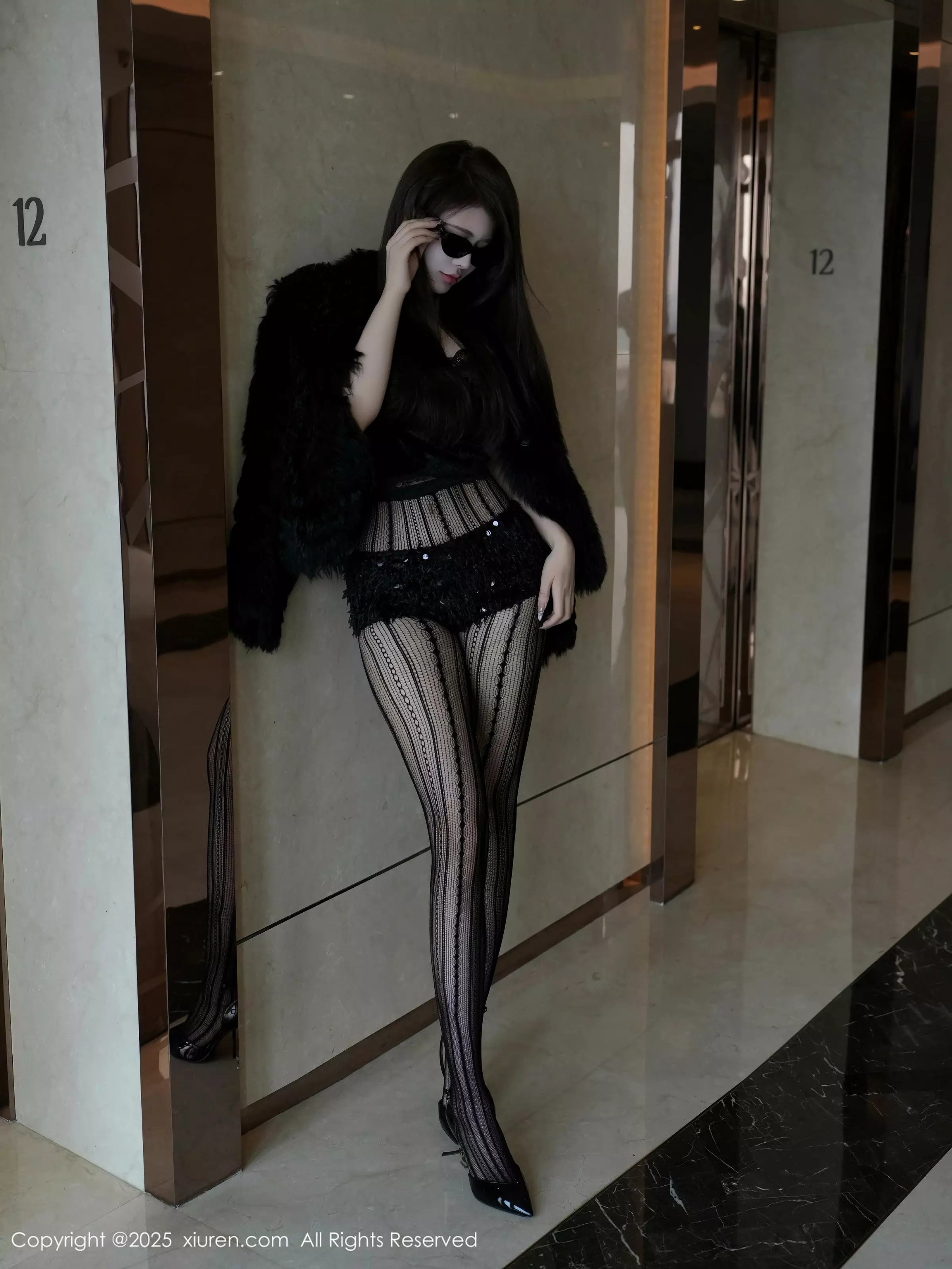 [[XiuRen秀人网]秀人网]No.10056_模特甜妮私房性感黑色情趣内衣配魅惑黑丝秀丰腴身材诱惑写真71P