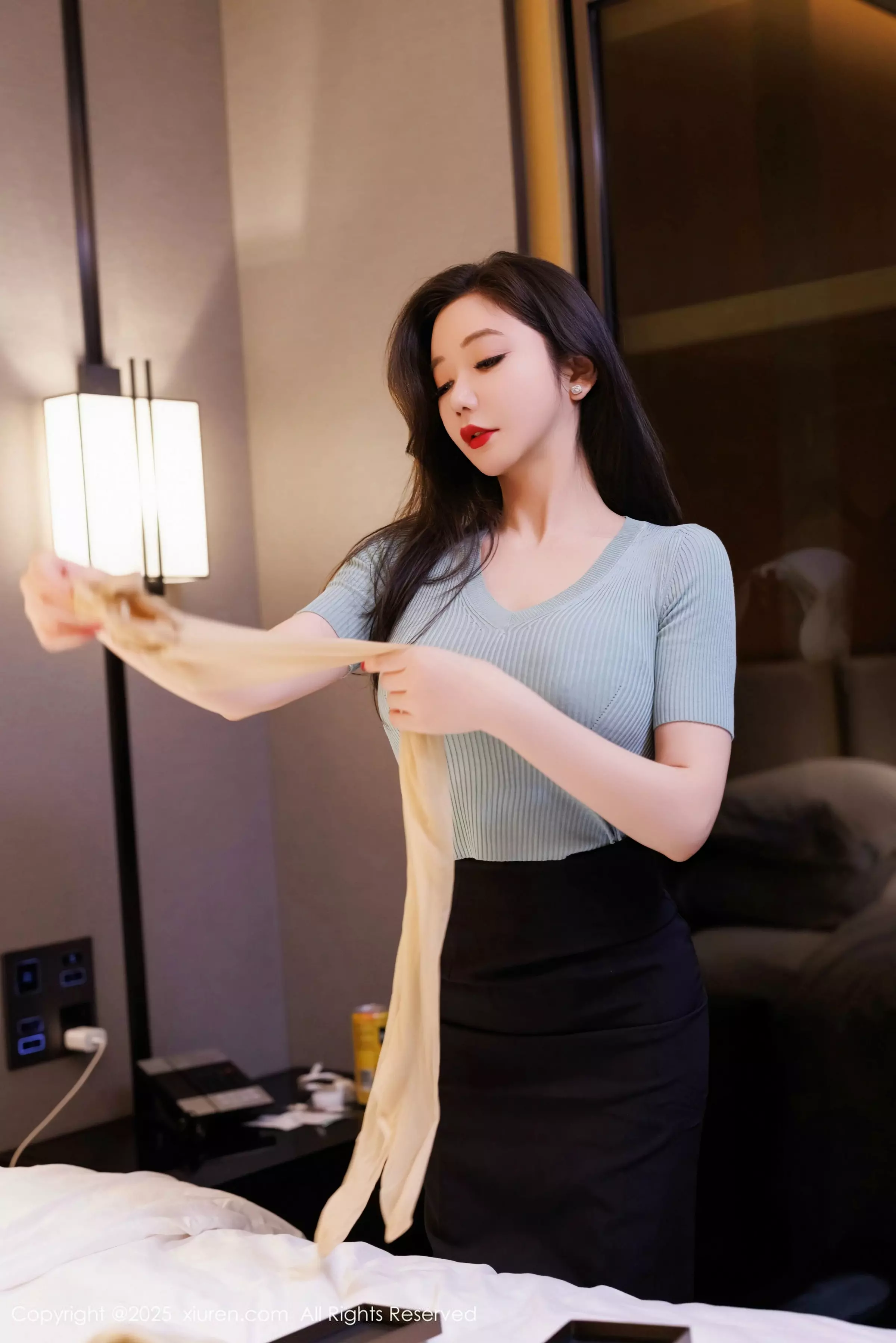 [[XiuRen秀人网]秀人网]No.10060_女神心妍小公主性感蓝T配黑短裙露黑丝吊袜秀翘臀美腿诱惑写真62P