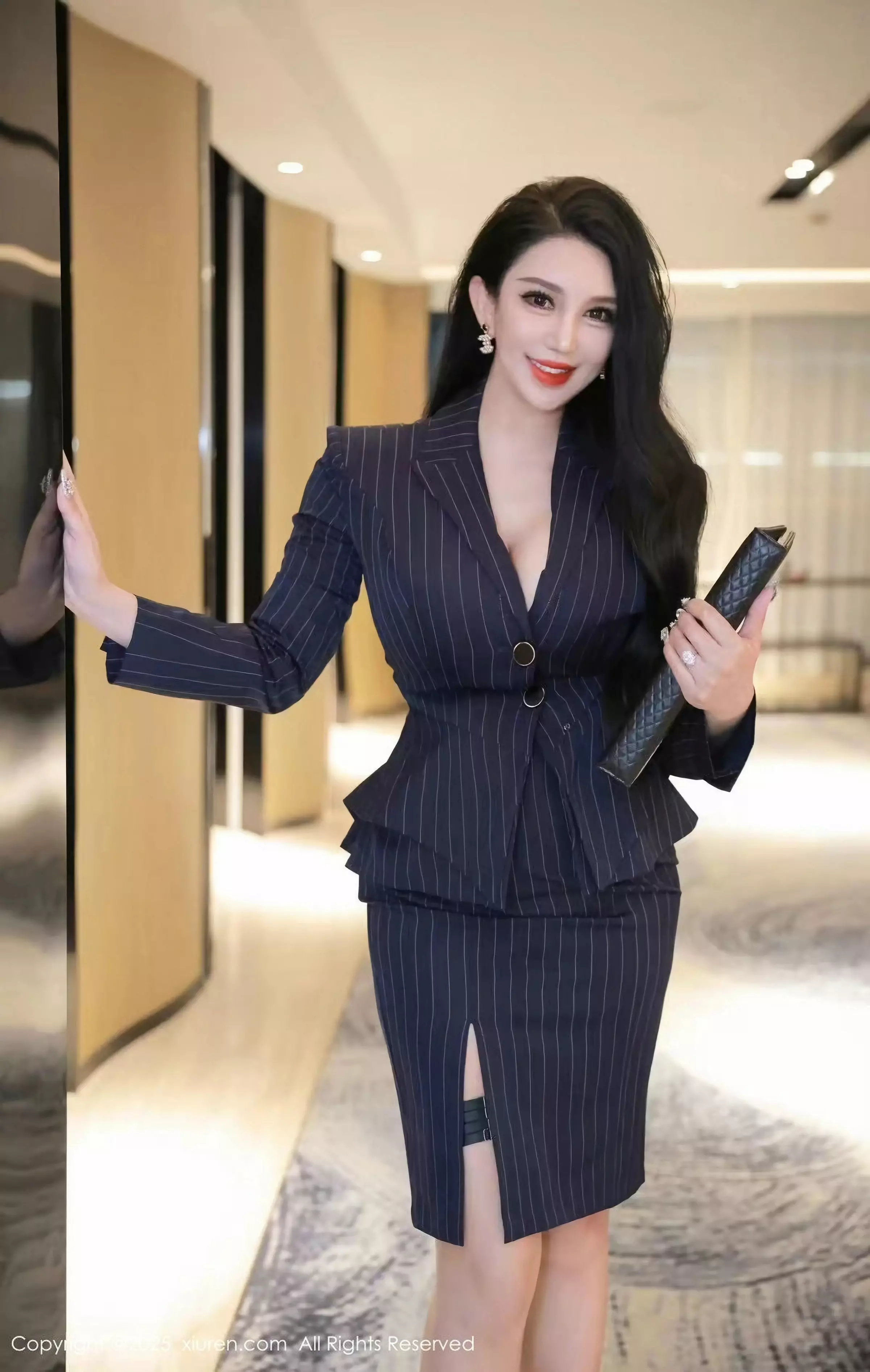 [[XiuRen秀人网]秀人网]No.10065_新人模特乔安娜私房性感情趣服饰露豪乳遮点秀惹火身材诱惑写真40P