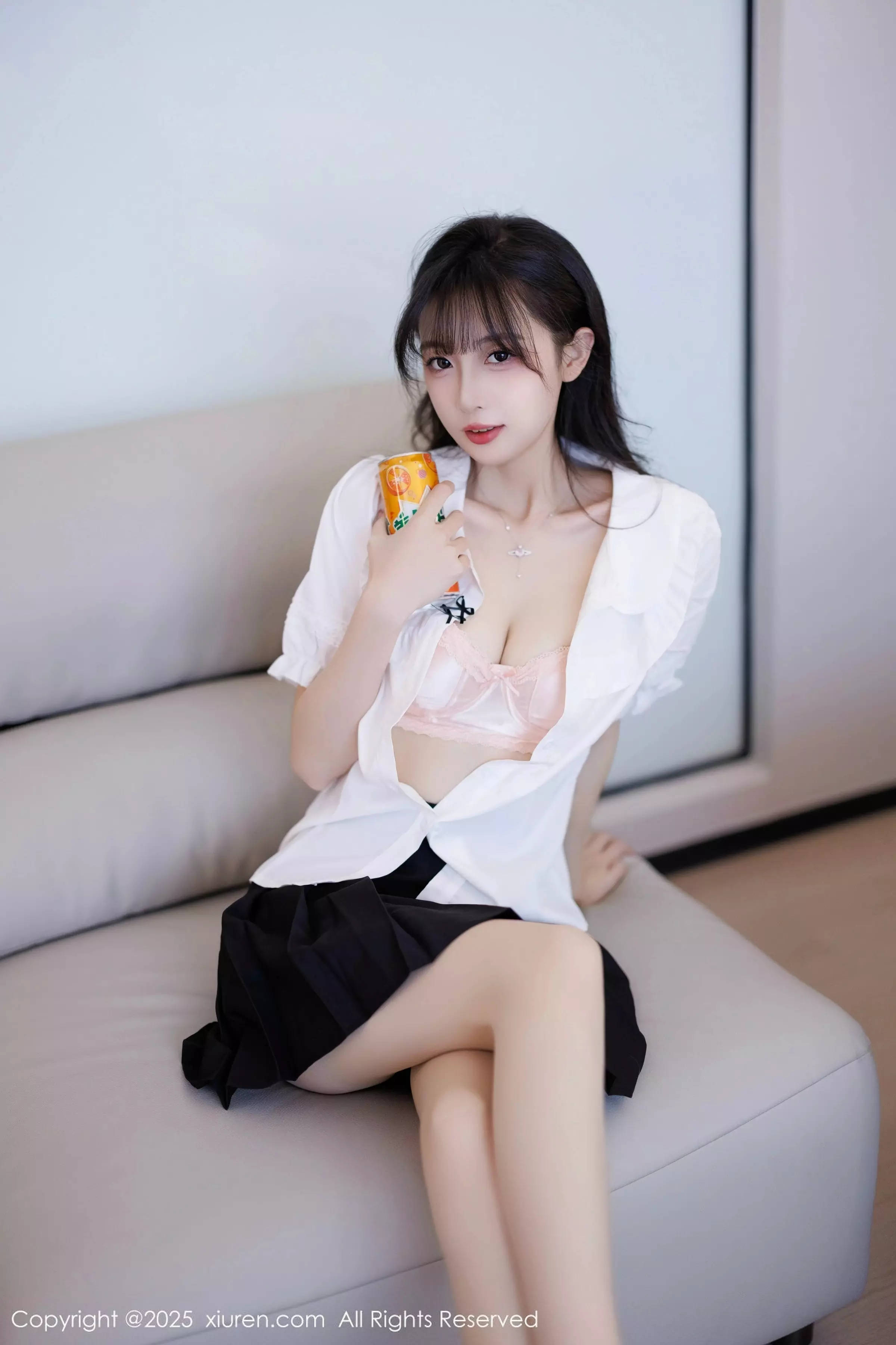[[XiuRen秀人网]秀人网]No.10067_模特樱桃小阑子性感白色上衣配黑短裙秀曼妙身姿迷人诱惑写真83P