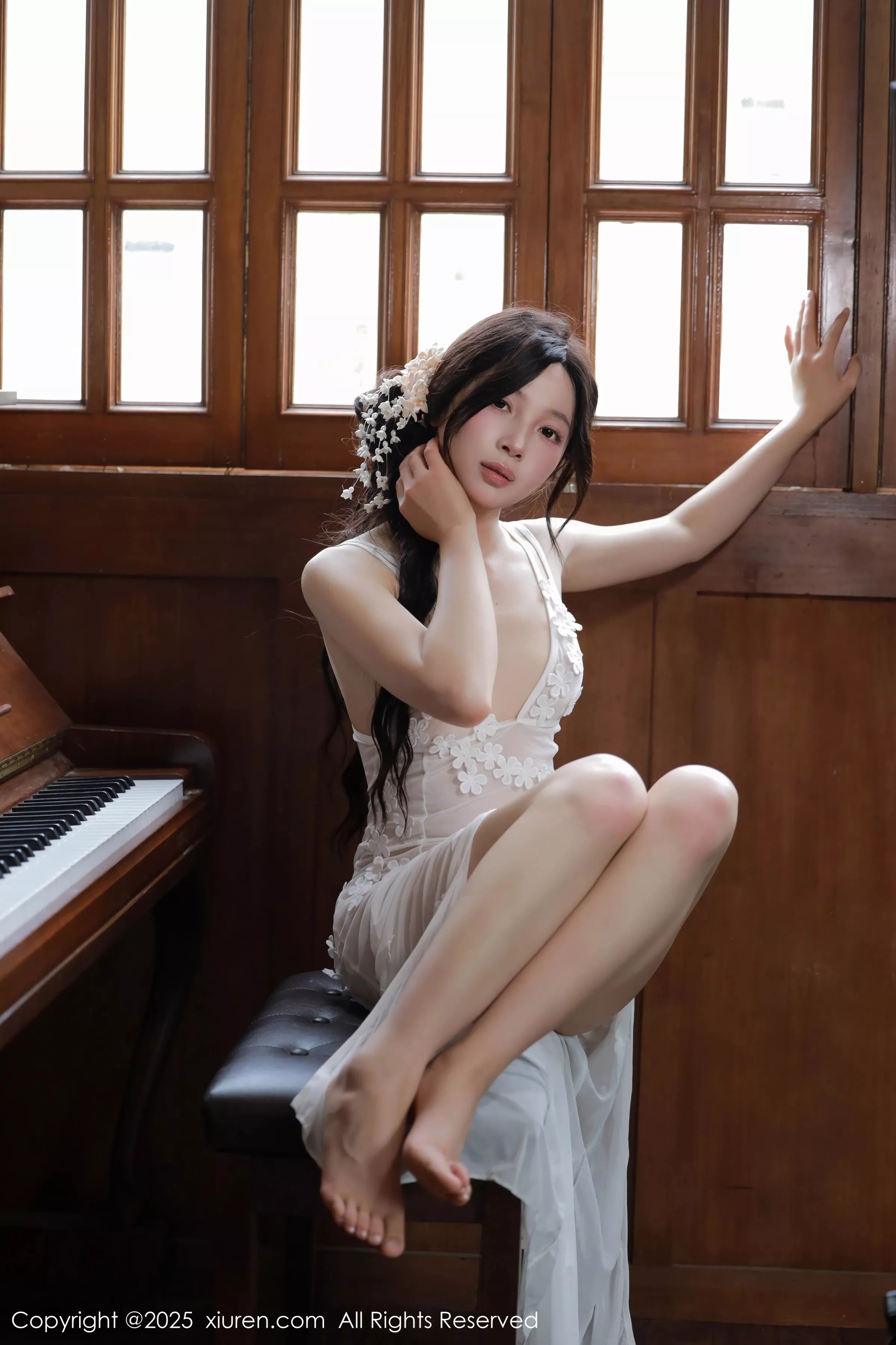 [[XiuRen秀人网]秀人网]No.10198_新人模特橙子酱Lillian白色蕾丝裙露金属情趣内衣秀美腿诱惑写真78P