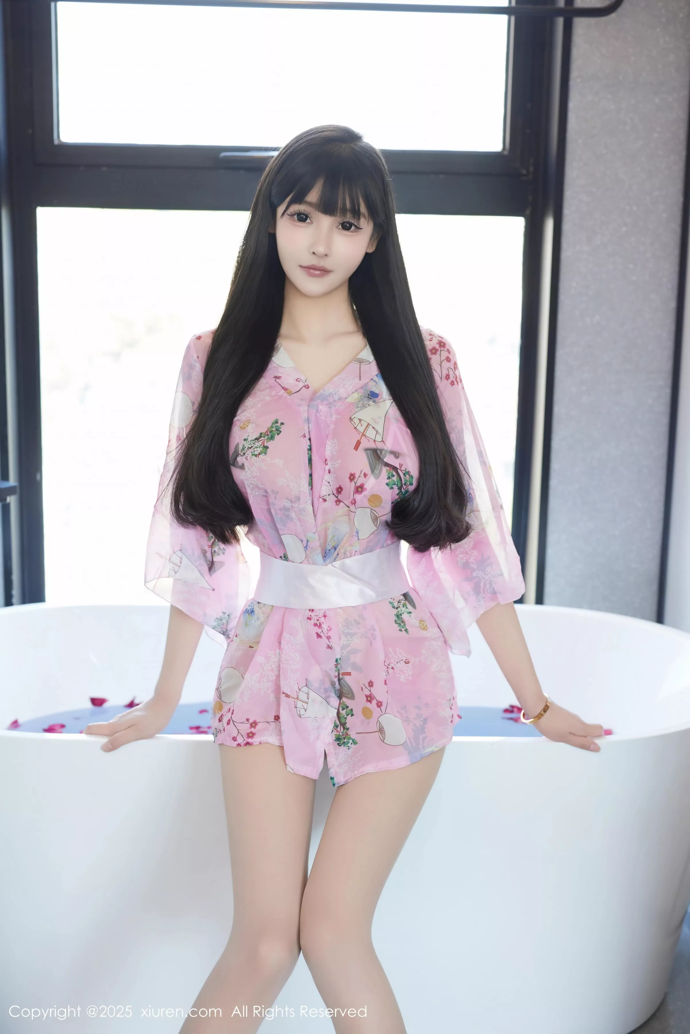 [[XiuRen秀人网]秀人网]No.10206_模特智恩baby浴缸场景性感浅色情趣内衣秀丰腴美臀撩人诱惑写真77P