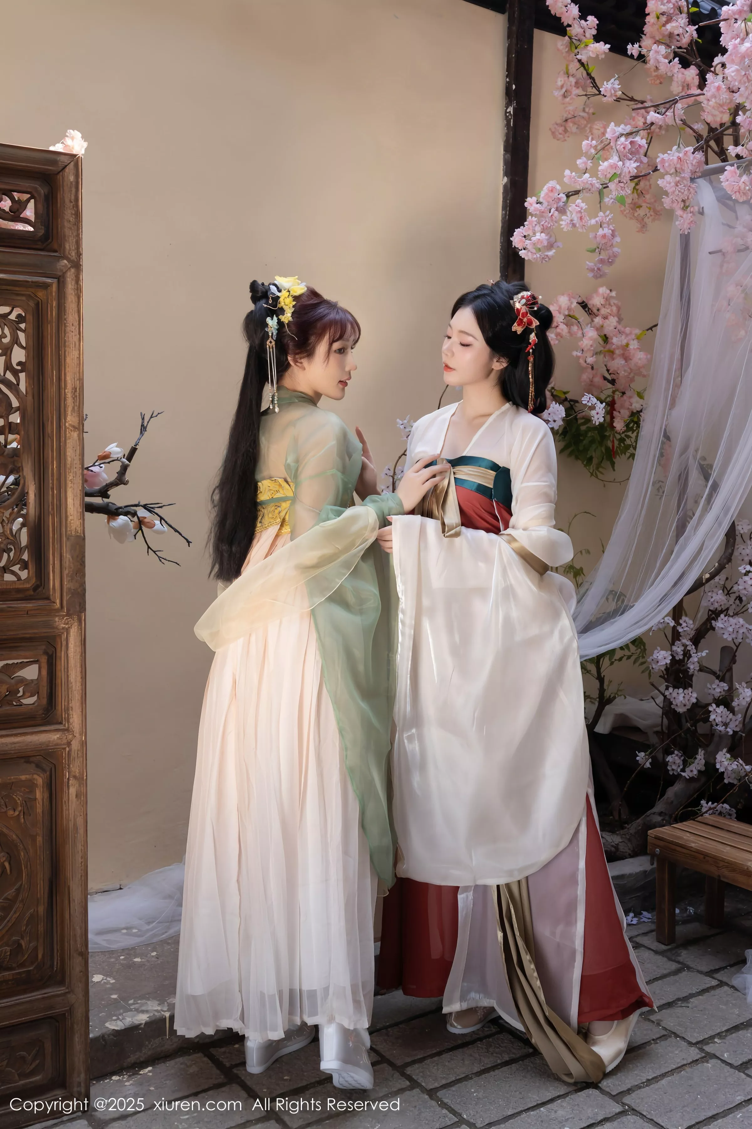 [[XiuRen秀人网]秀人网]No.10223_模特合集女神陆萱萱＆安然anran激情互动薄纱古装撩人诱惑写真80P