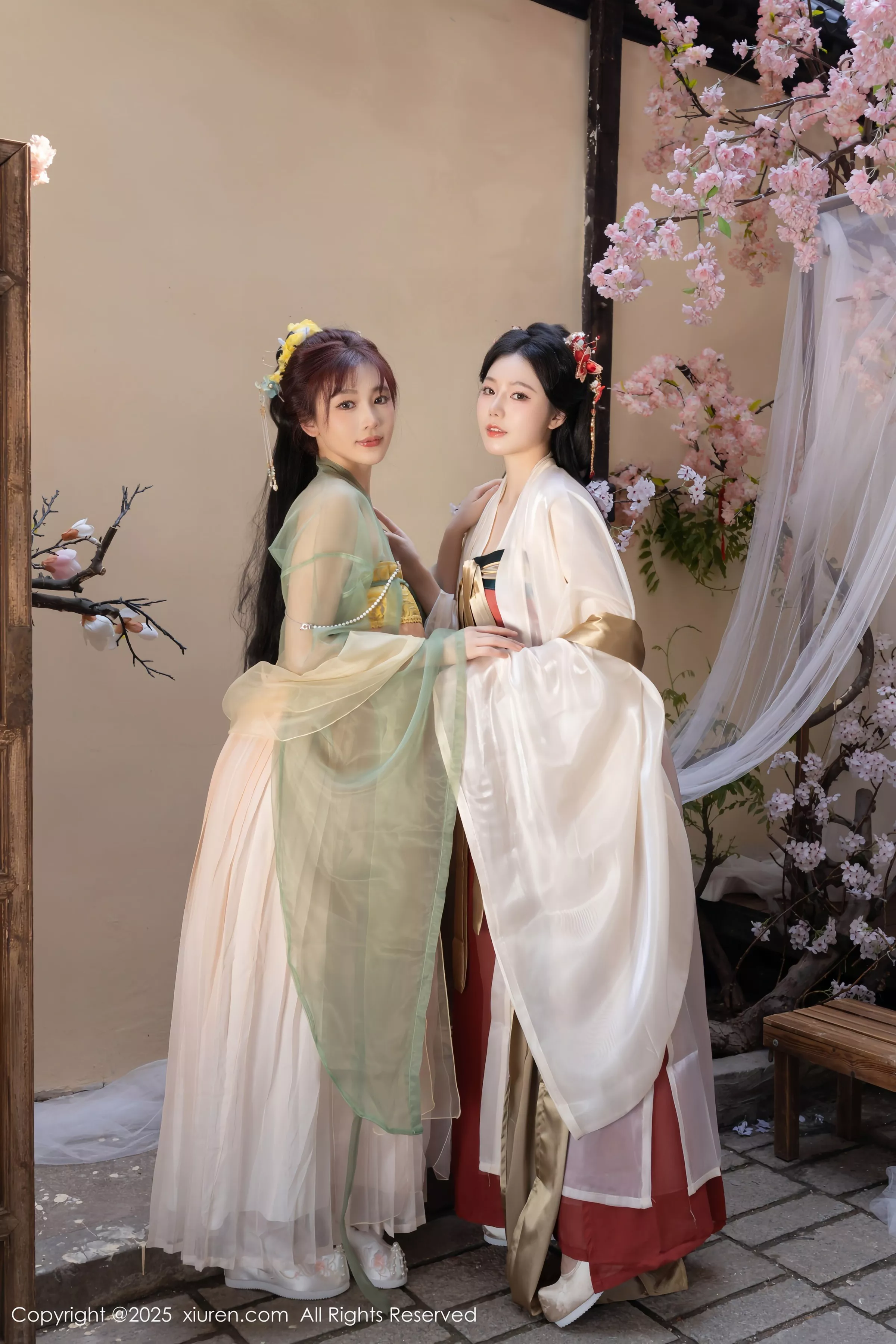 [[XiuRen秀人网]秀人网]No.10223_模特合集女神陆萱萱＆安然anran激情互动薄纱古装撩人诱惑写真80P