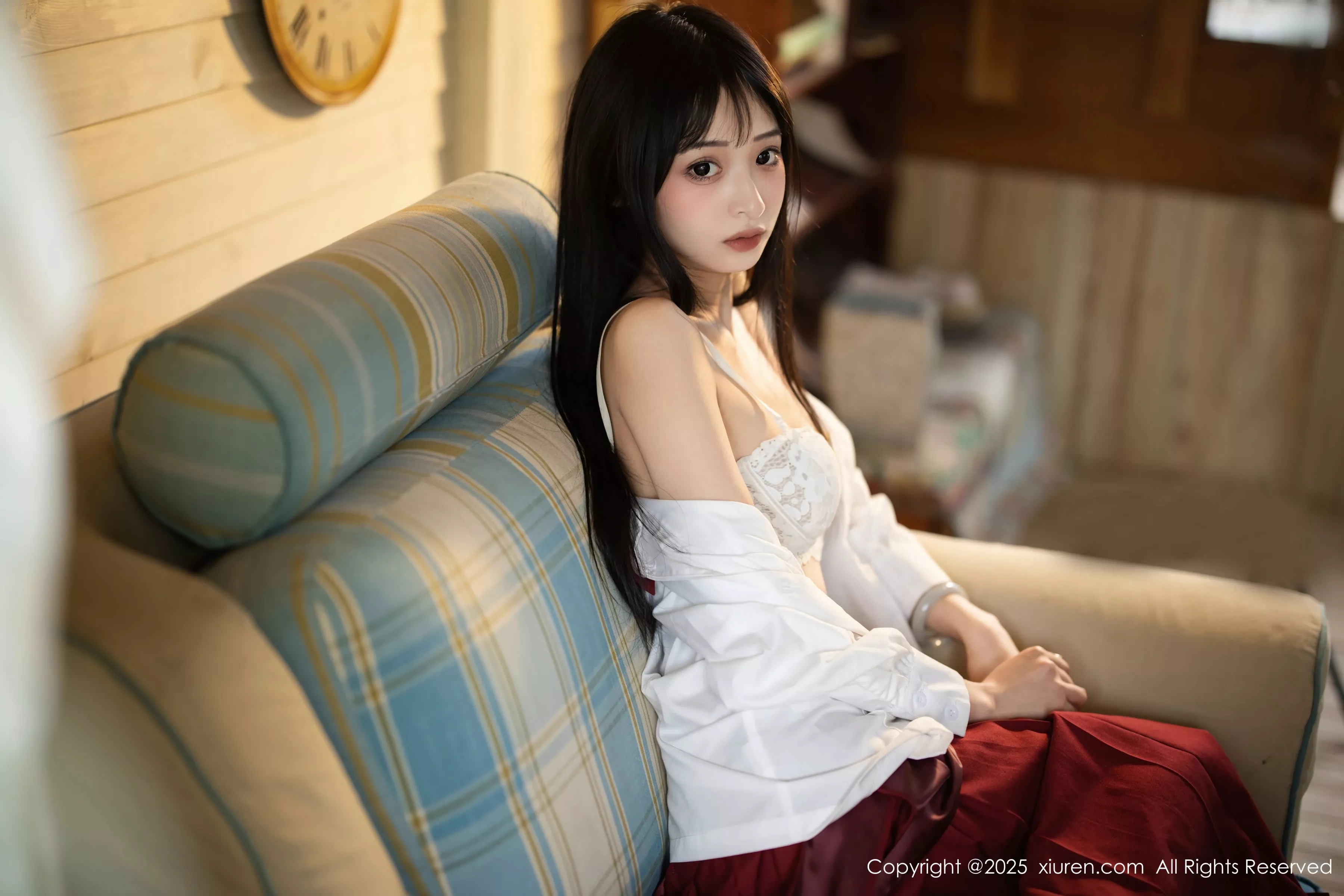 [[XiuRen秀人网]秀人网]No.10215_新人模特茂木希子性感红色裙子配肉色丝袜秀完美曲线诱惑写真82P