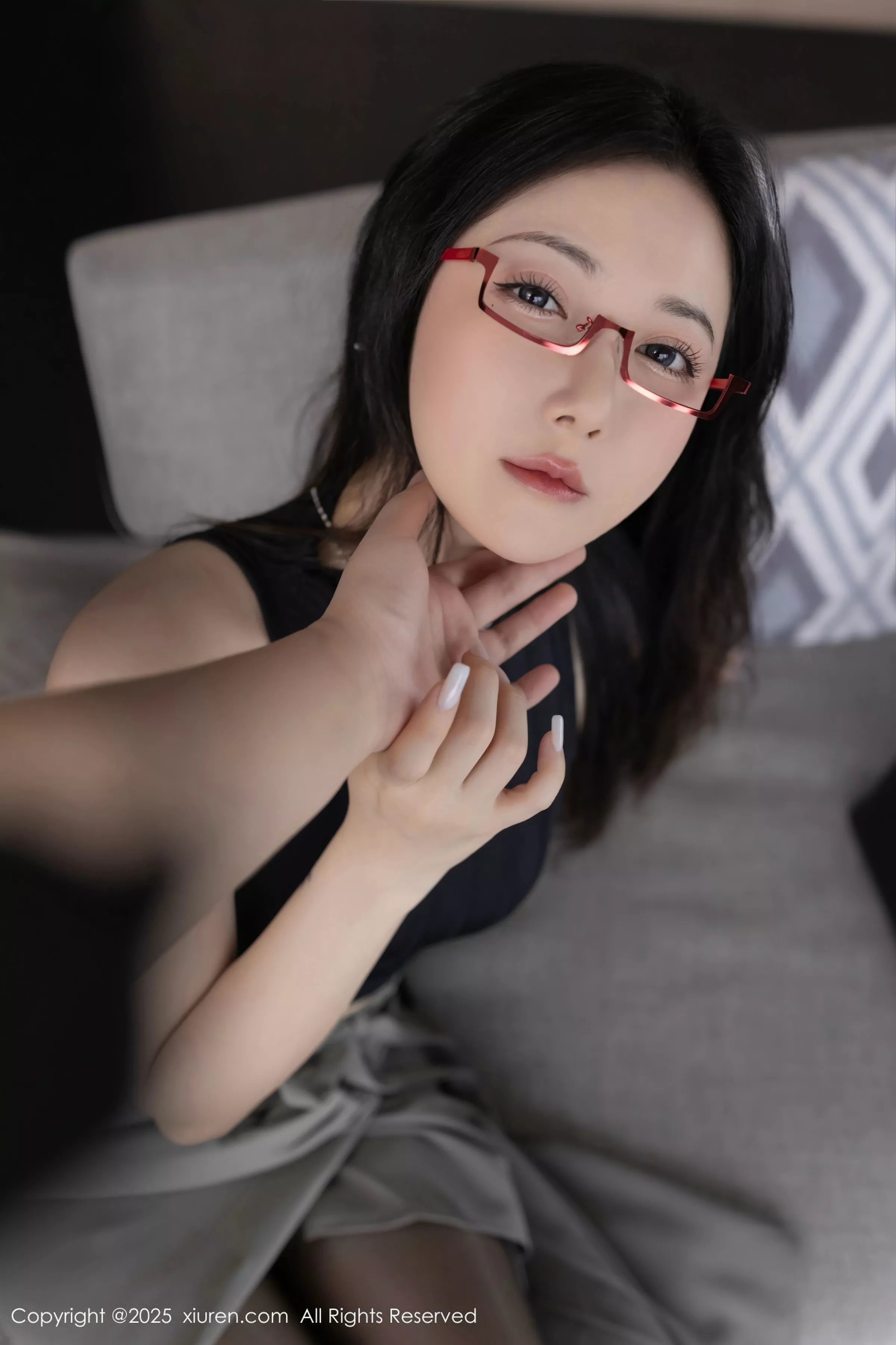 [[XiuRen秀人网]秀人网]No.10231_模特鱼子酱Fish私房性感紫色内衣配黑丝吊袜秀完美身材诱惑写真80P