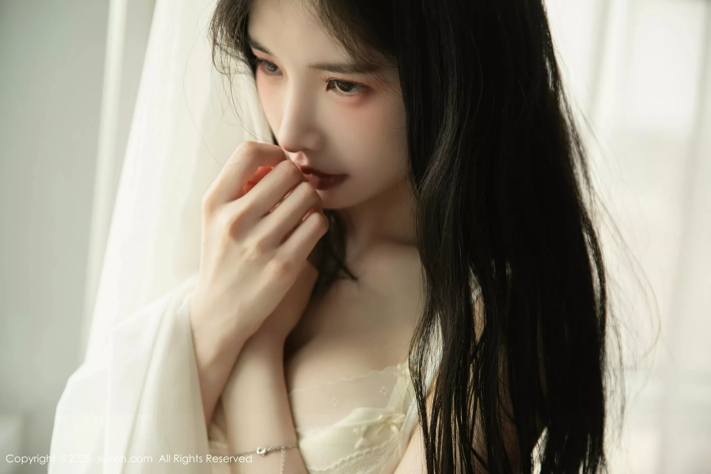 [[XiuRen秀人网]秀人网]No.10226_模特布丁wow性感白色连衣短裙配肉色丝袜秀完美身材诱惑写真80P