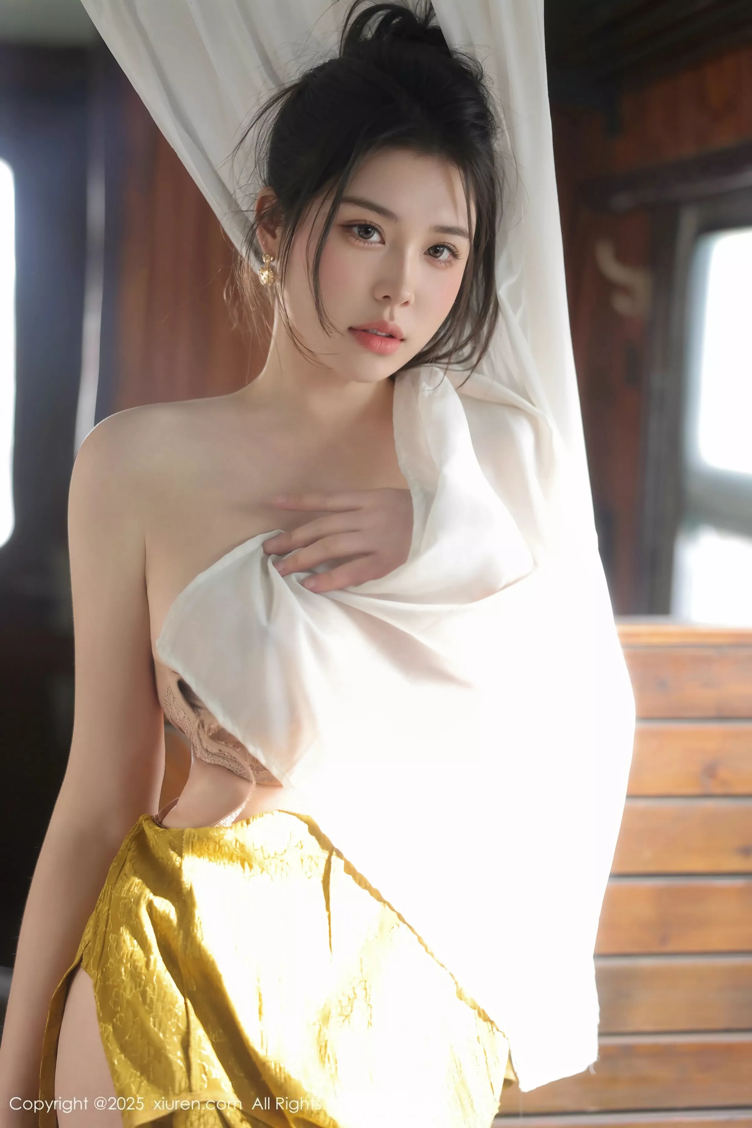 [[XiuRen秀人网]秀人网]No.10269_模特林若凡F性感黄色旗袍露浅色内衣秀丰腴身材撩人诱惑写真71P