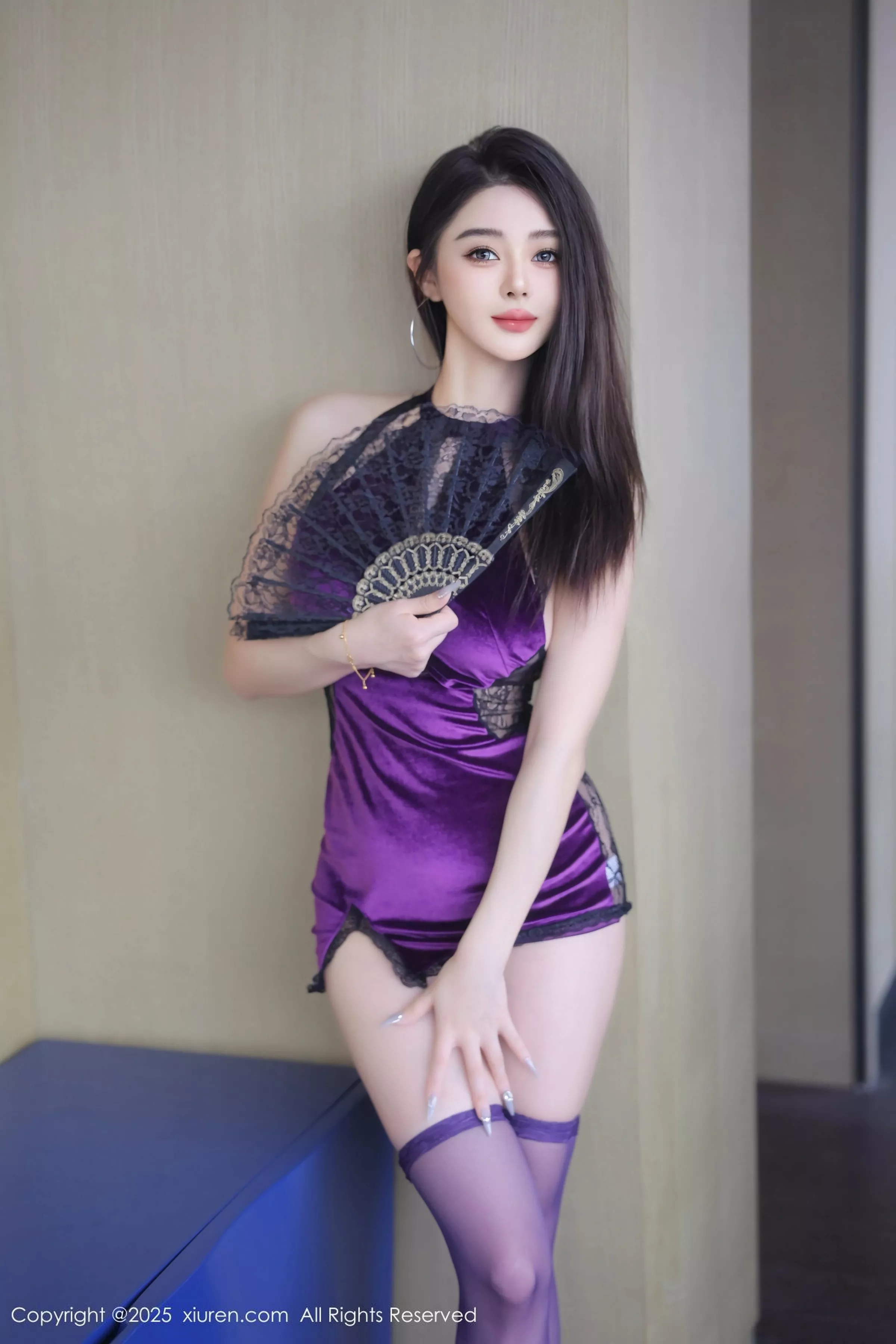 [[XiuRen秀人网]秀人网]No.10289_模特Candy糖糖性感紫色连衣短裙配紫色丝袜秀丰腴身姿诱惑写真81P