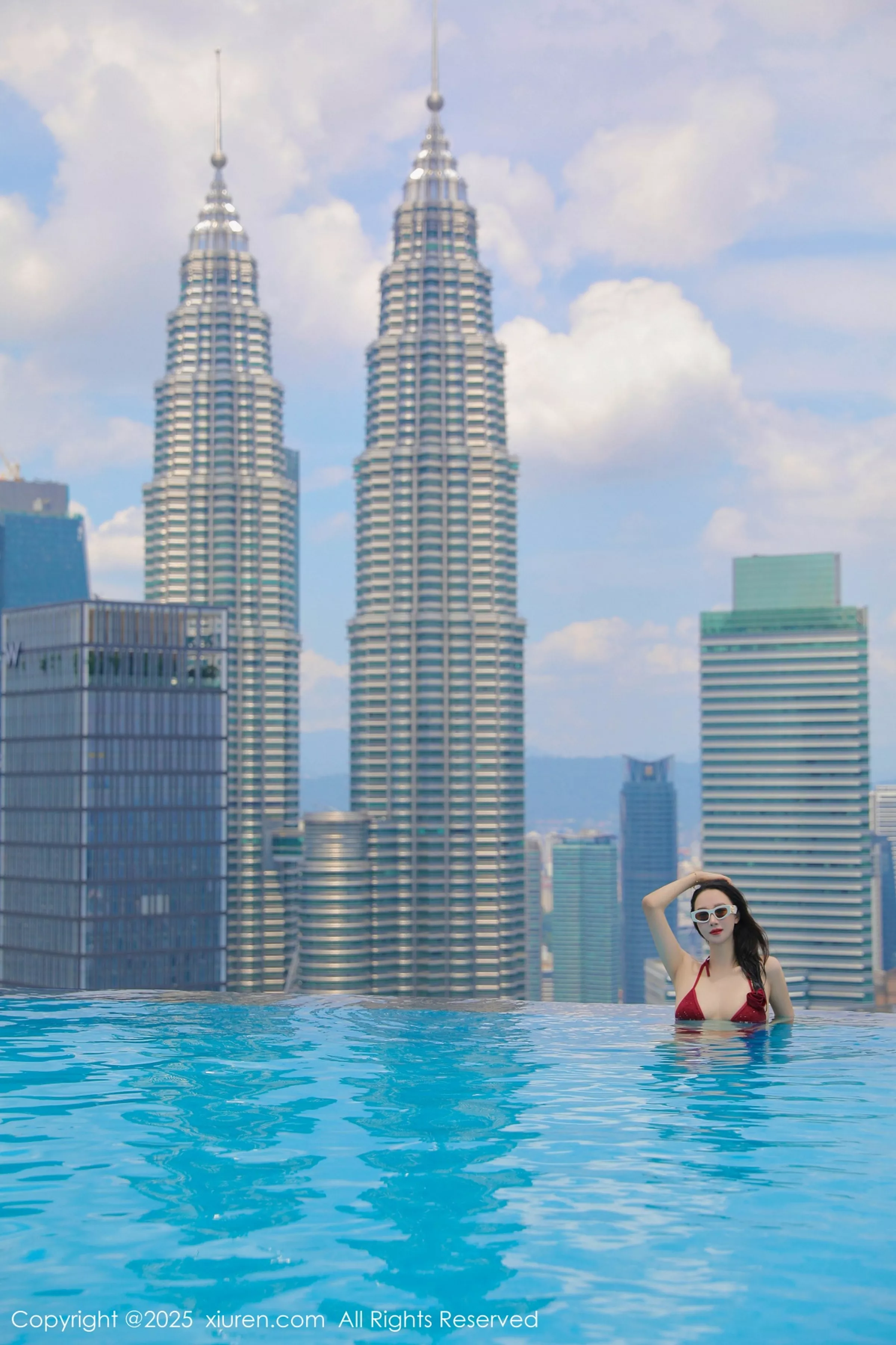 [[XiuRen秀人网]秀人网]No.10172_模特Candy糖糖泳池场景性感红色比基尼服饰秀丰腴身材诱惑写真82P