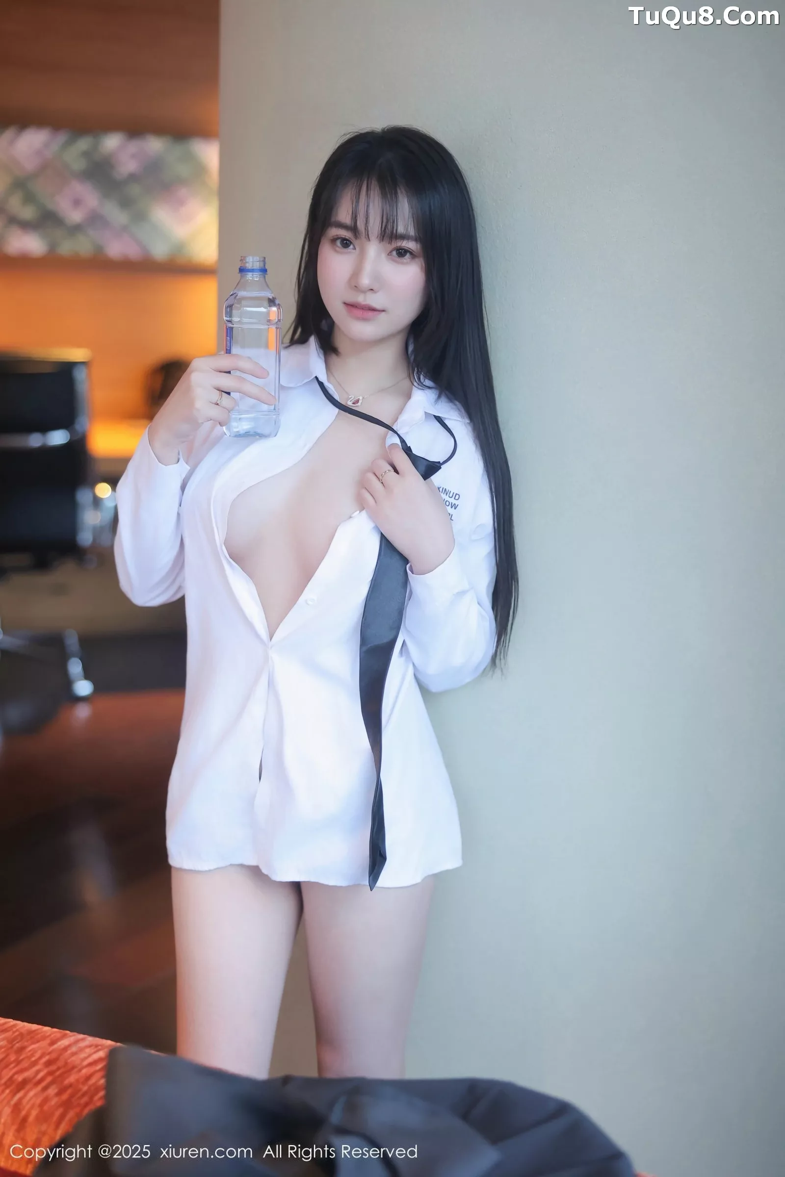 [[XiuRen秀人网]秀人网]No.10335_模特软情性感白色衬衫配黑短裙露白色丝袜秀曼妙身姿诱惑写真64P