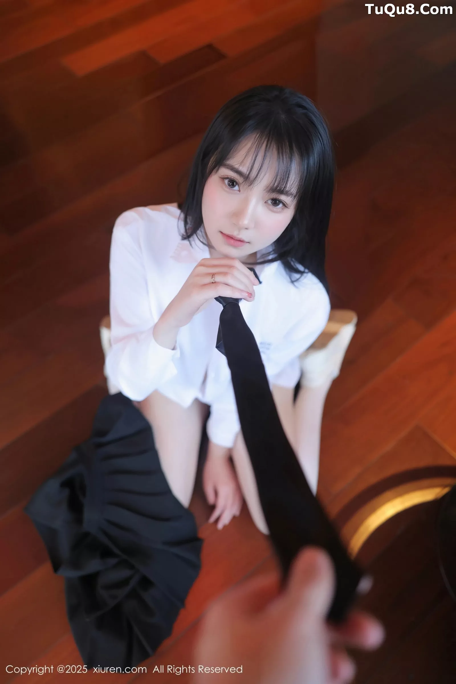 [[XiuRen秀人网]秀人网]No.10335_模特软情性感白色衬衫配黑短裙露白色丝袜秀曼妙身姿诱惑写真64P