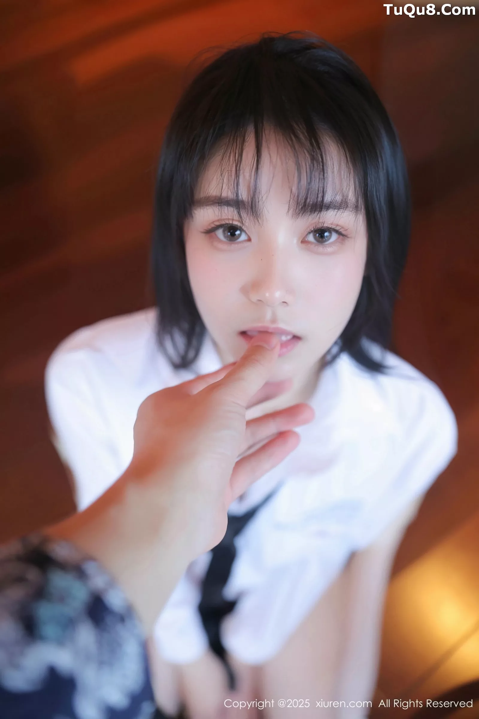 [[XiuRen秀人网]秀人网]No.10335_模特软情性感白色衬衫配黑短裙露白色丝袜秀曼妙身姿诱惑写真64P