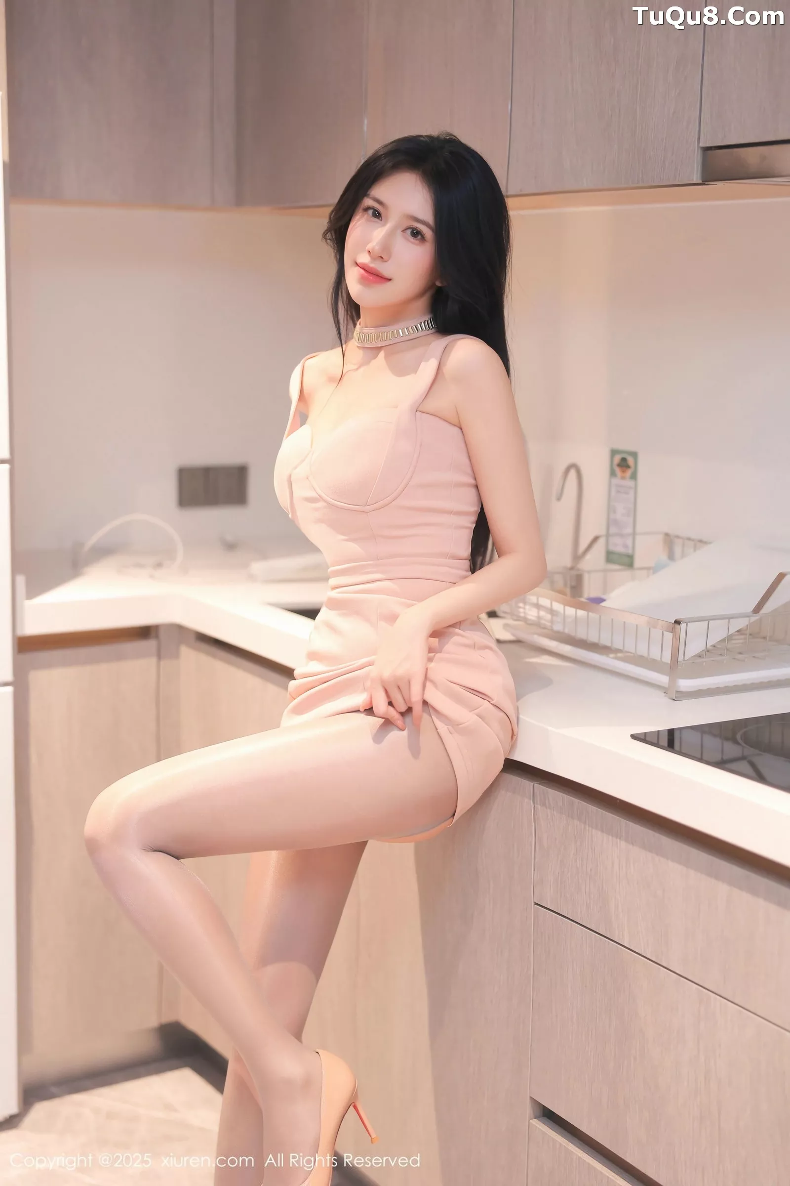 [[XiuRen秀人网]秀人网]No.10339_模特shelly诗莉吖性感粉色连衣裙配开档灰丝秀曼妙身姿诱惑写真81P