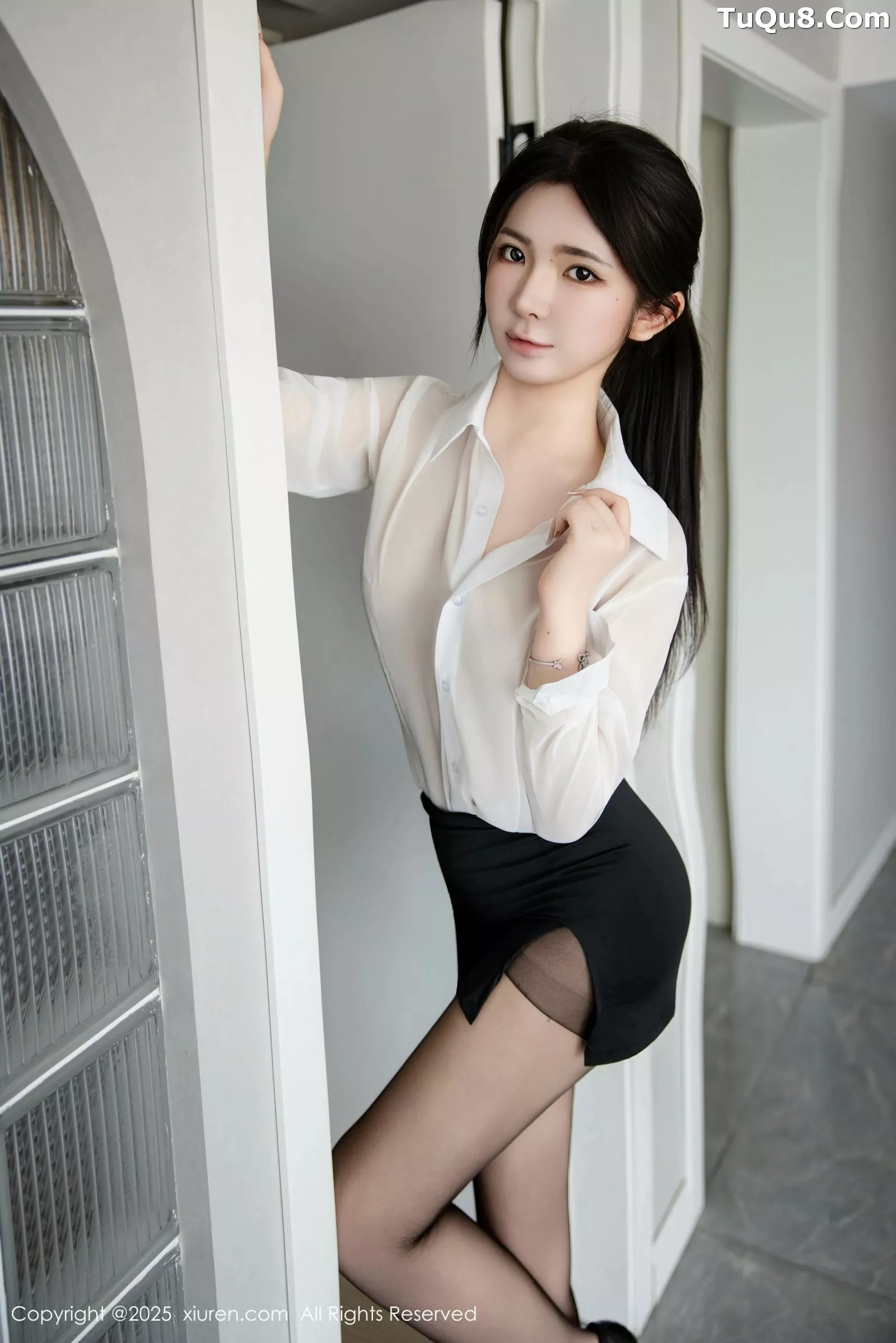 [[XiuRen秀人网]秀人网]No.10338_新人模特童童Bunny性感OL服饰配超薄黑丝秀曼妙身材诱惑写真77P