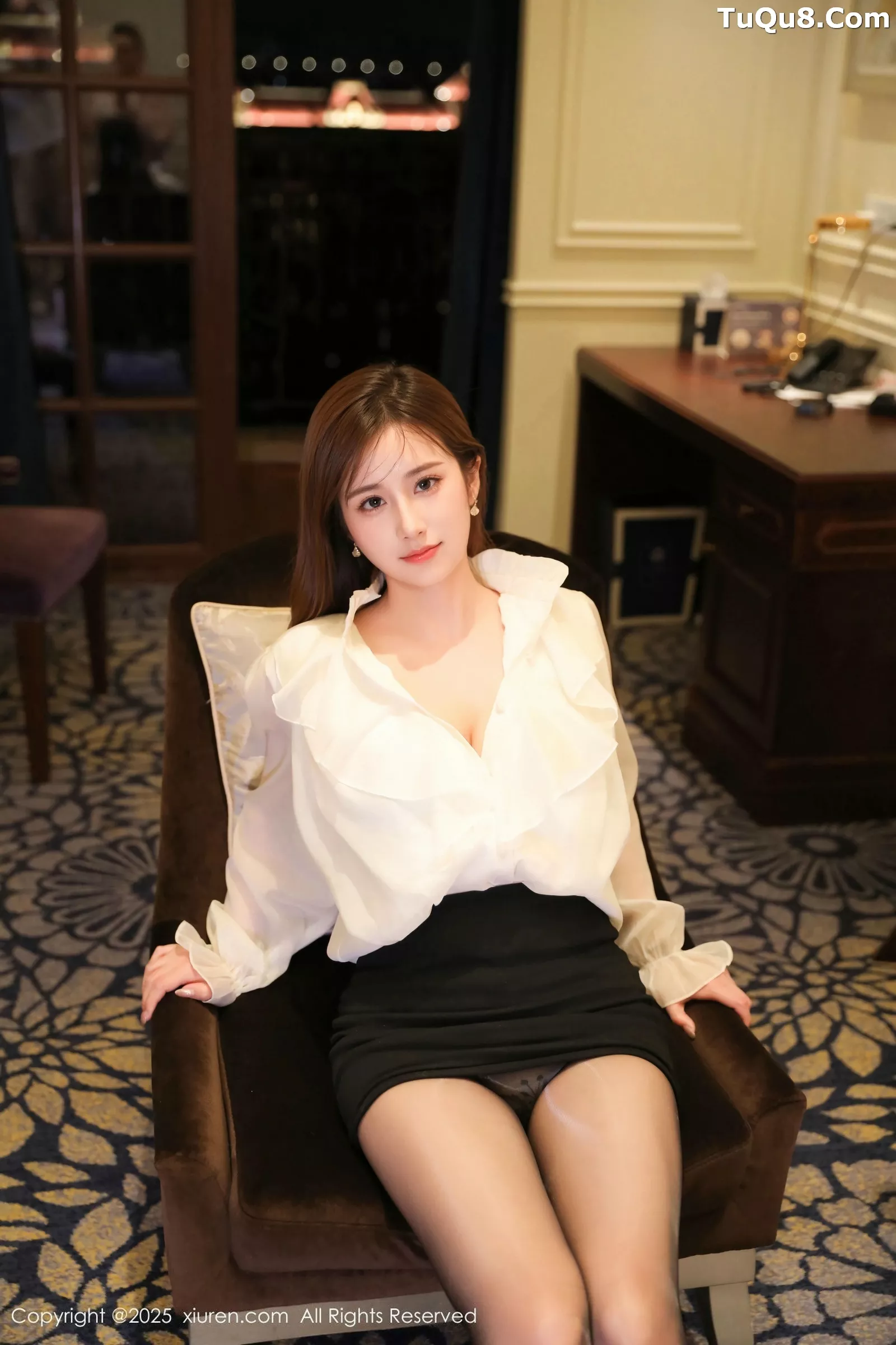 [[XiuRen秀人网]秀人网]No.10342_模特小肉肉咪OL服饰露黑色内衣配超薄黑丝秀凹凸身材诱惑写真74P