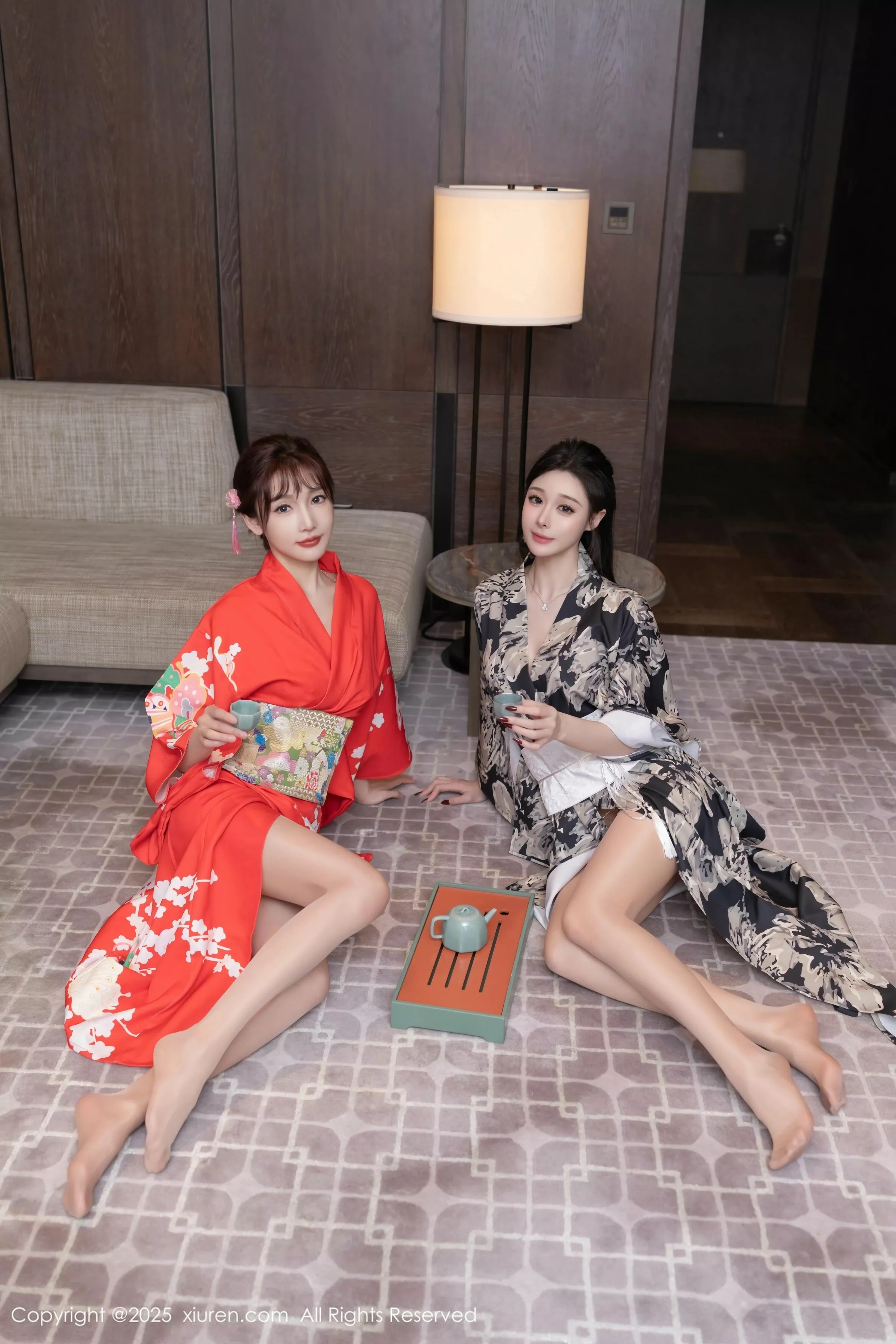 [[XiuRen秀人网]秀人网]No.10352_模特合集美女小逗逗＆陆萱萱性感姐妹花超薄肉丝私房诱惑写真80P