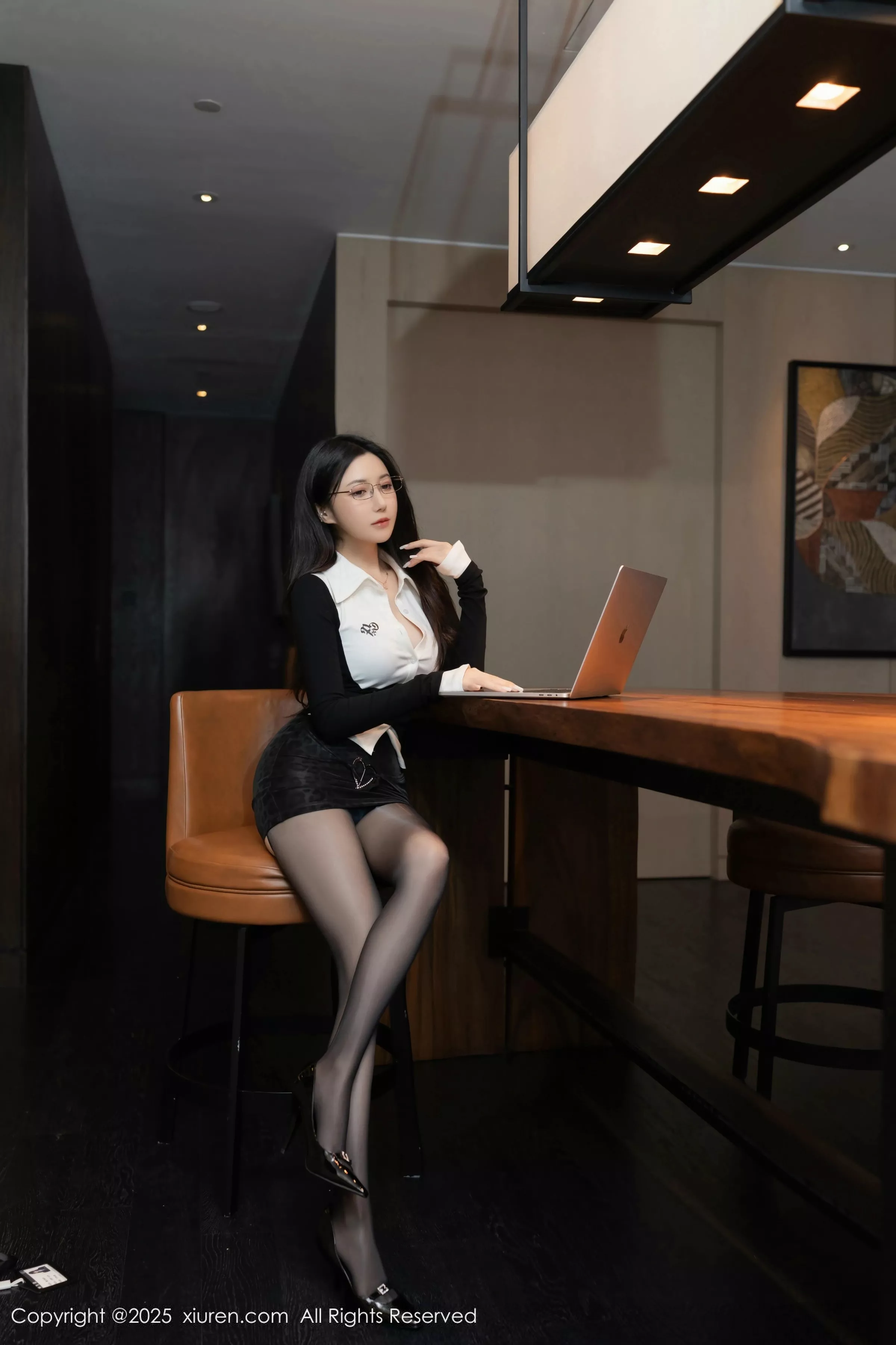 [[XiuRen秀人网]秀人网]No.10353_模特鱼子酱Fish性感黑色学生服饰配开档黑丝秀曼妙身姿诱惑写真80P