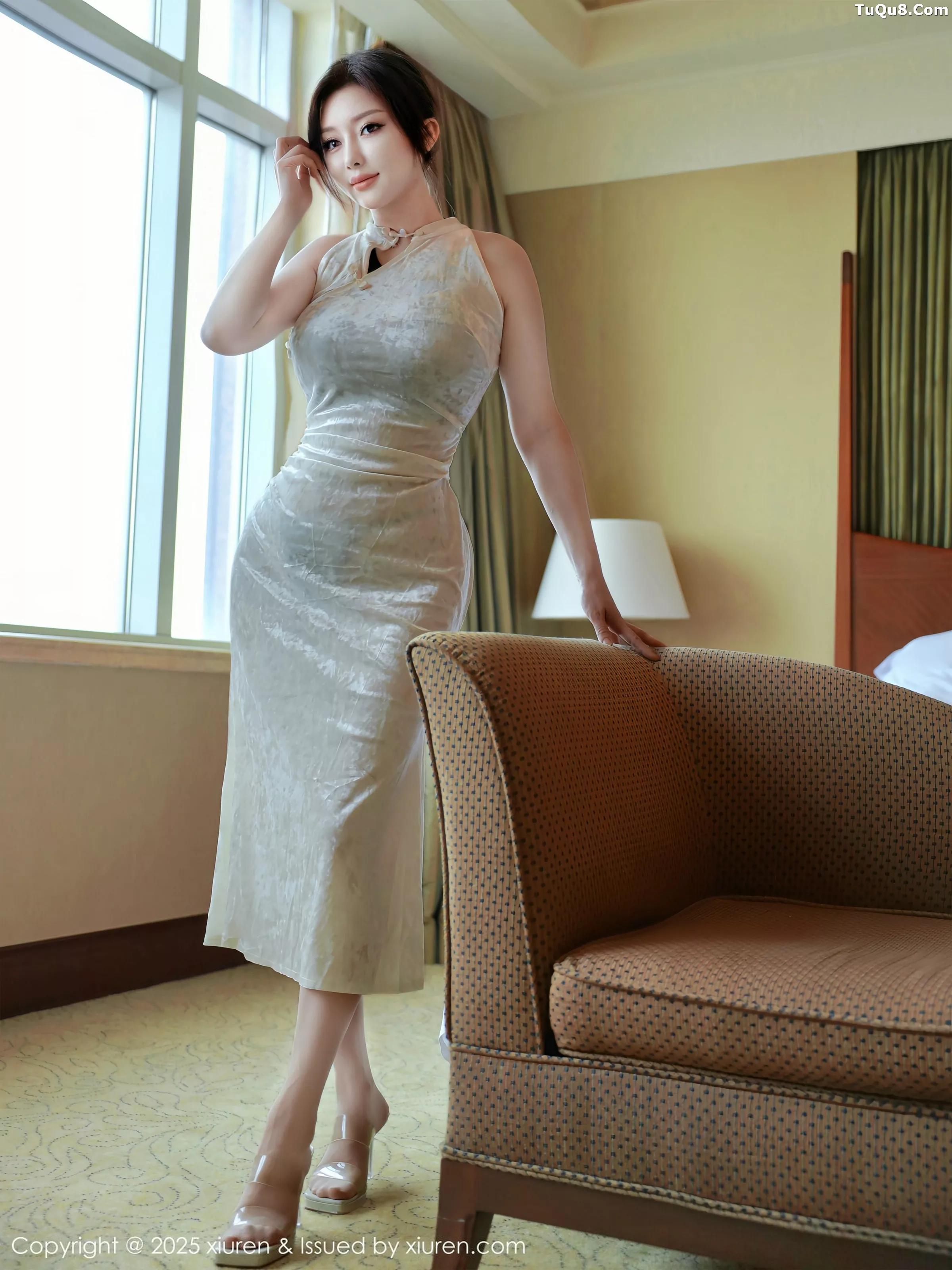 [[XiuRen秀人网]秀人网]No.10355_模特苏一诺浅色旗袍露黑色蕾丝内衣配超薄肉丝秀美腿诱惑写真77P