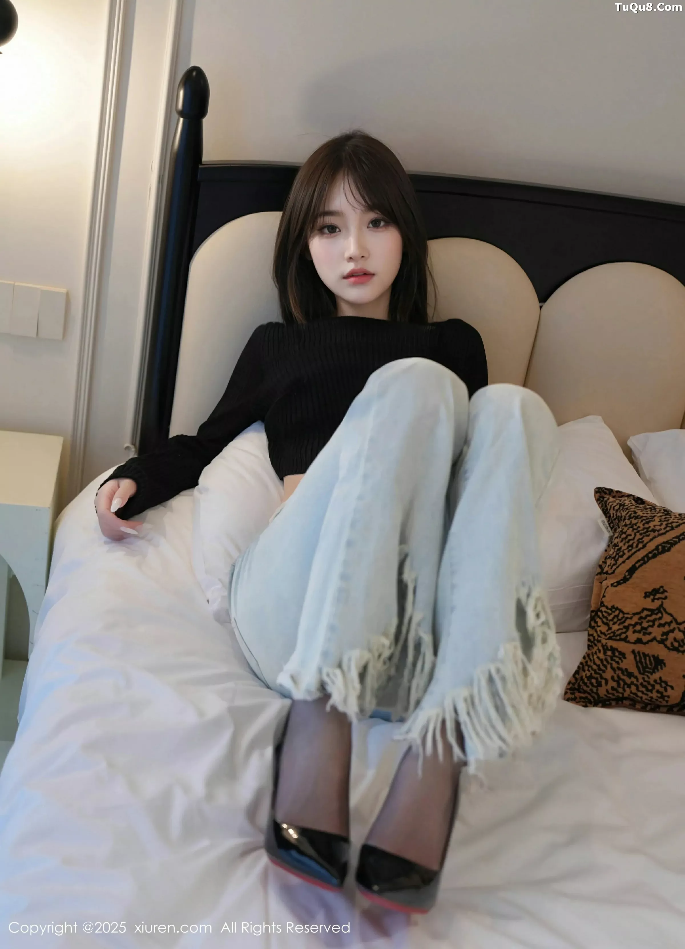 [[XiuRen秀人网]秀人网]No.10374_模特汁汁性感蓝色牛仔裤露超薄无内黑丝秀曼妙身姿诱惑写真56P