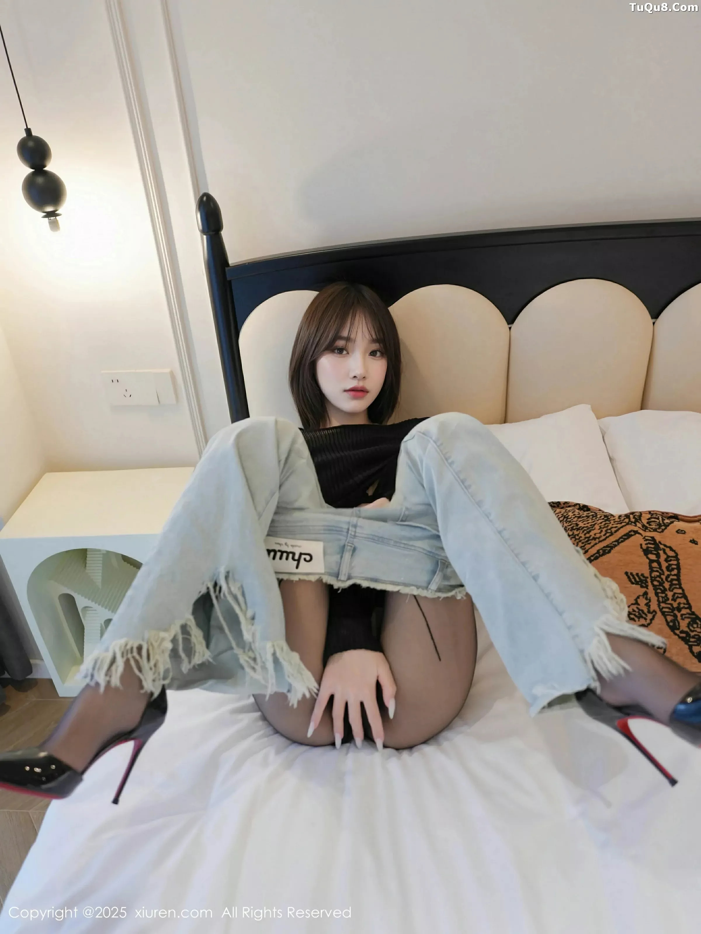 [[XiuRen秀人网]秀人网]No.10374_模特汁汁性感蓝色牛仔裤露超薄无内黑丝秀曼妙身姿诱惑写真56P