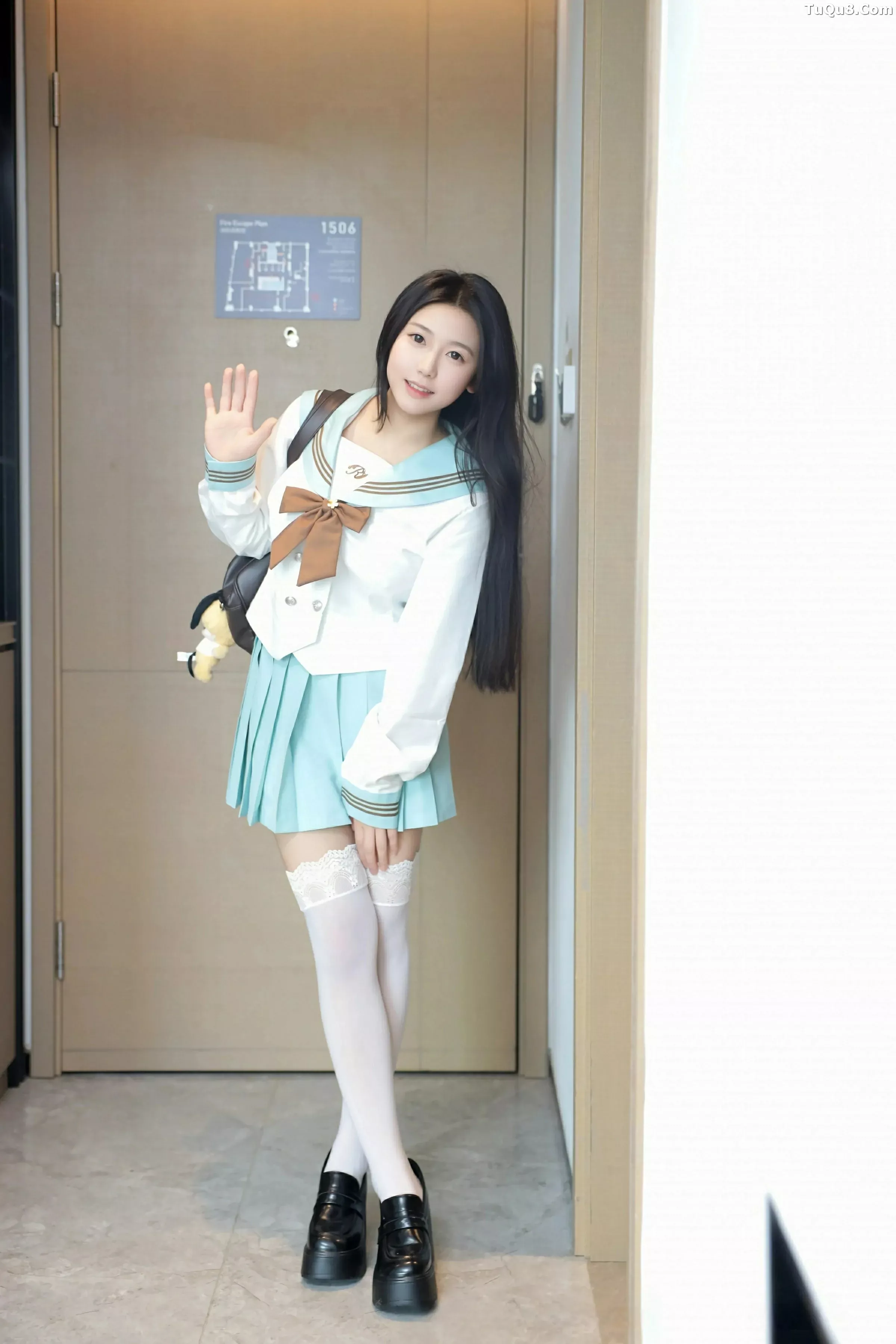 [[XiuRen秀人网]秀人网]No.10379_新人模特林嘉馨性感JK制服露白色内衣配白丝袜秀丰腴身材诱惑写真93P