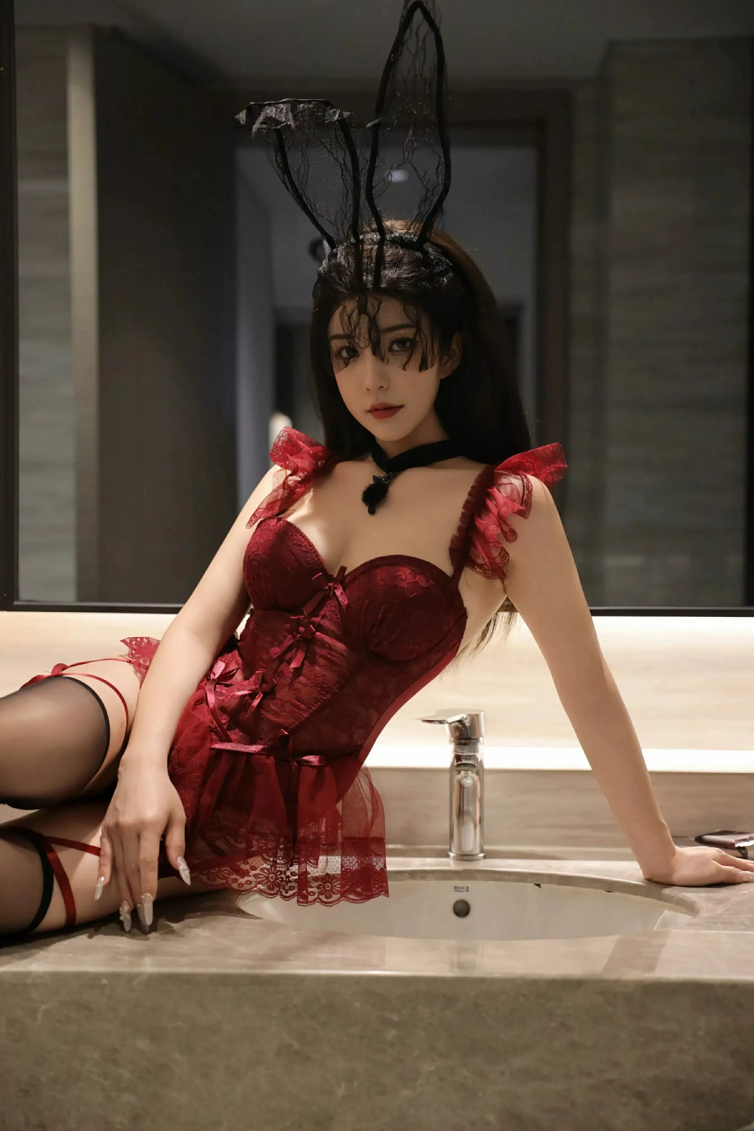 [[XiuRen秀人网]秀人网]No.10386_新人模特李安妮性感红色情趣内衣配黑丝吊袜秀丰腴身材诱惑写真80P