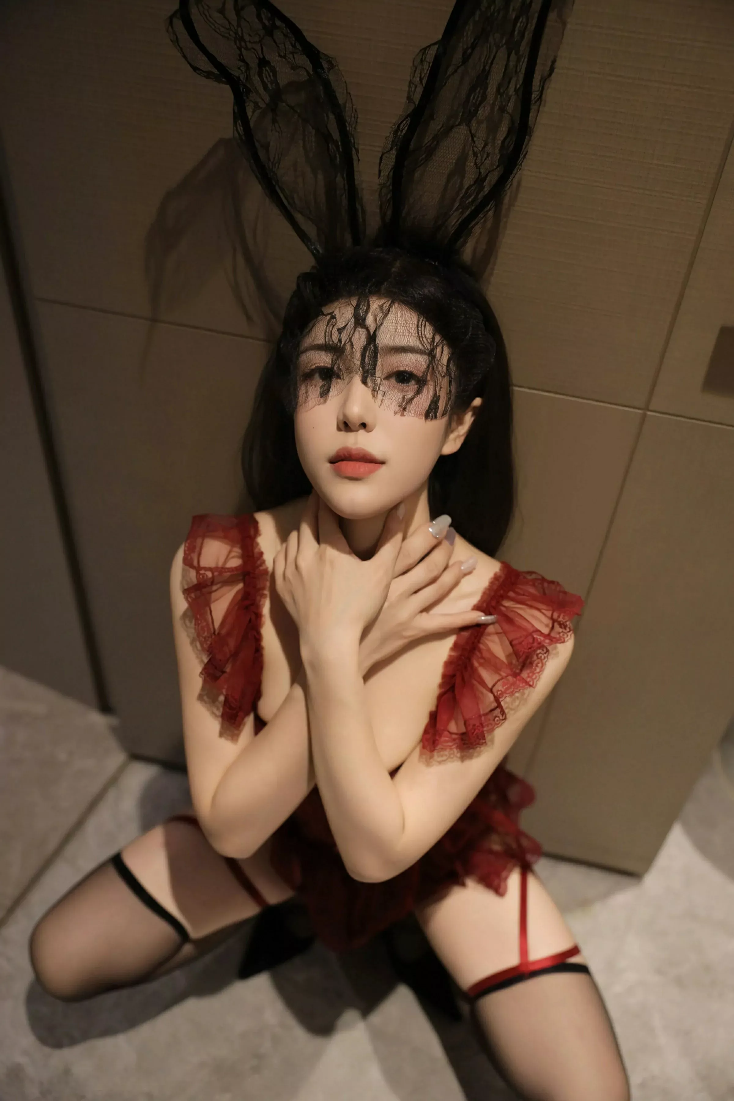 [[XiuRen秀人网]秀人网]No.10386_新人模特李安妮性感红色情趣内衣配黑丝吊袜秀丰腴身材诱惑写真80P