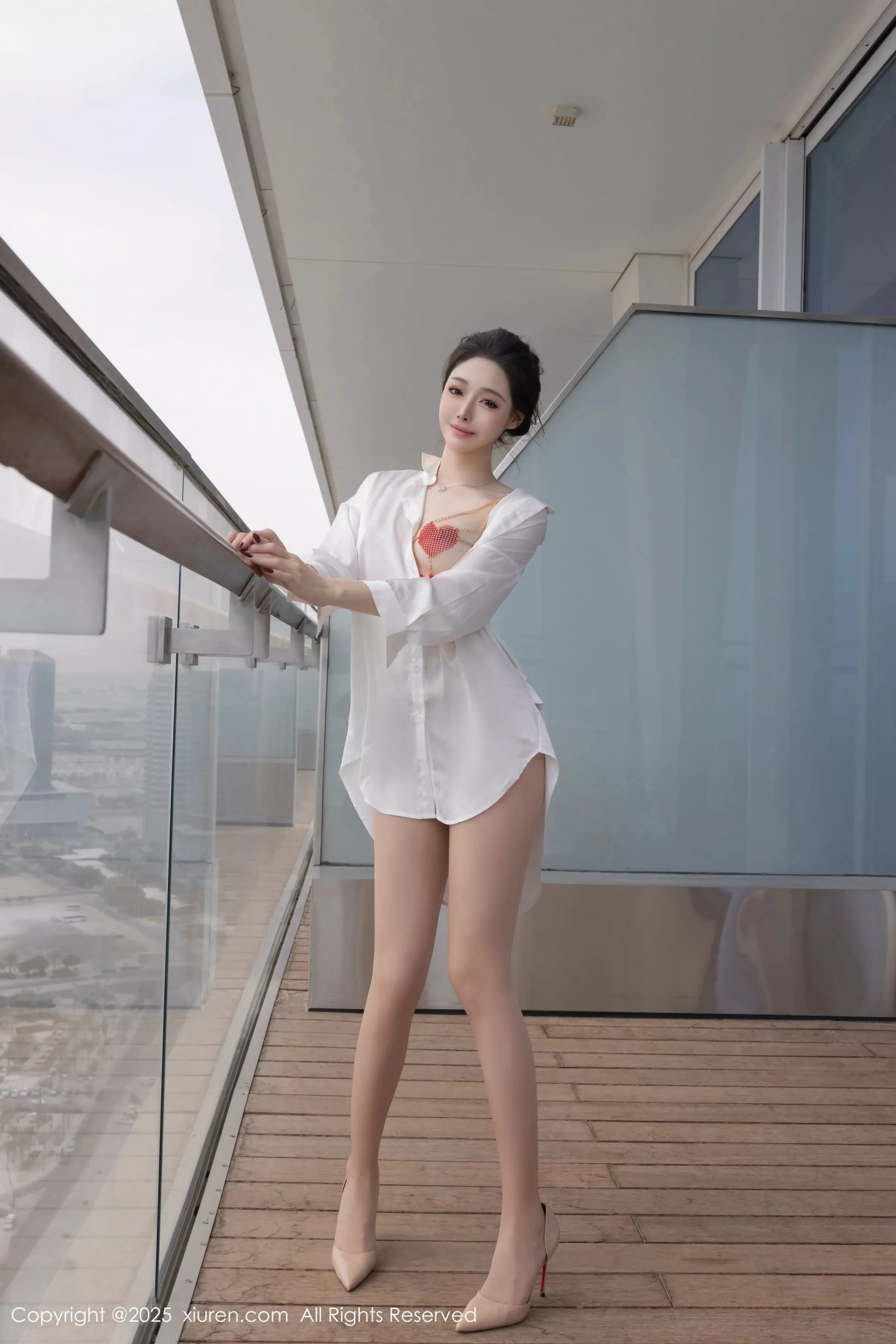 [[XiuRen秀人网]秀人网]No.10411_模特小逗逗性感红色情趣内衣配原色丝袜秀曼妙身姿完美诱惑写真84P