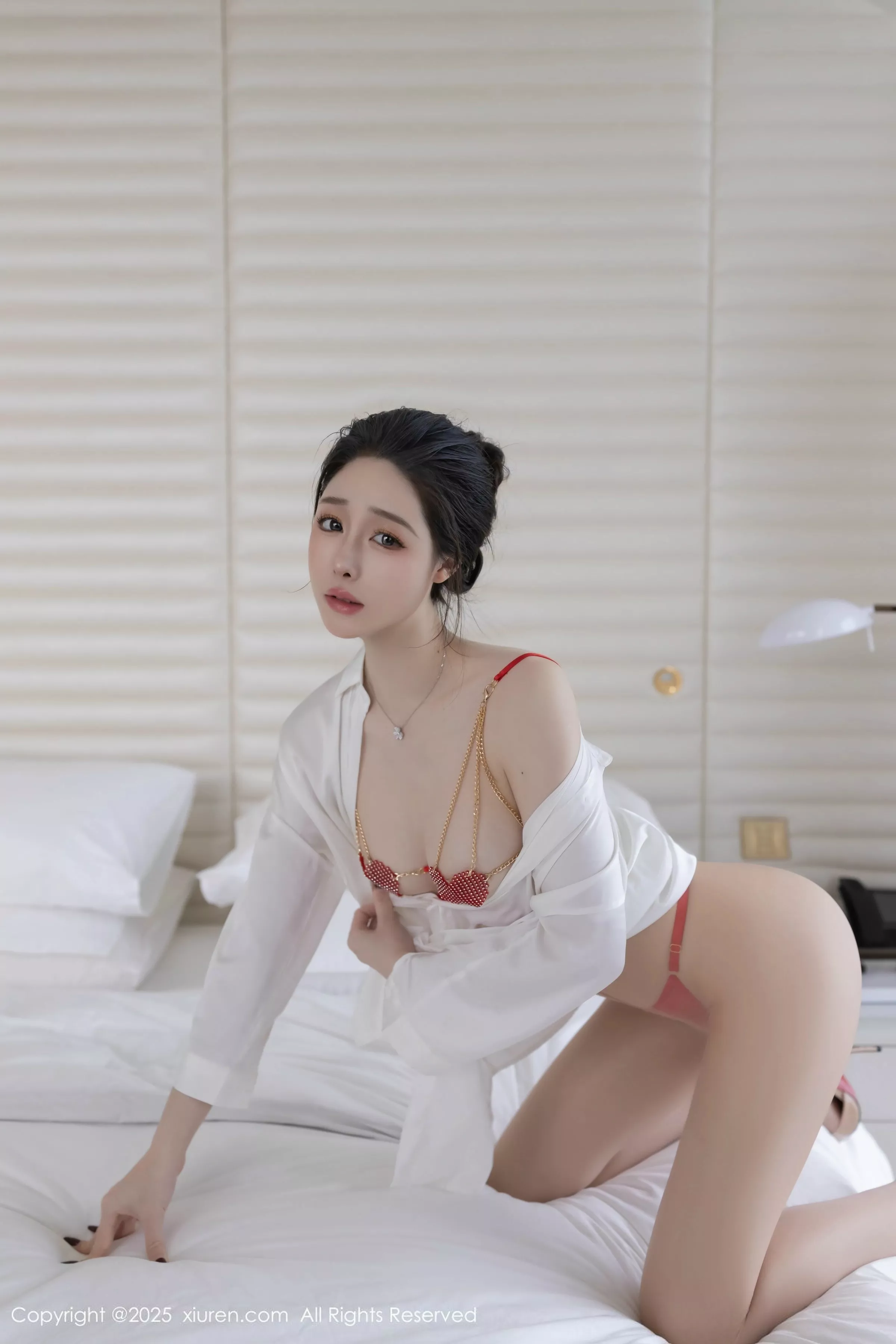 [[XiuRen秀人网]秀人网]No.10411_模特小逗逗性感红色情趣内衣配原色丝袜秀曼妙身姿完美诱惑写真84P