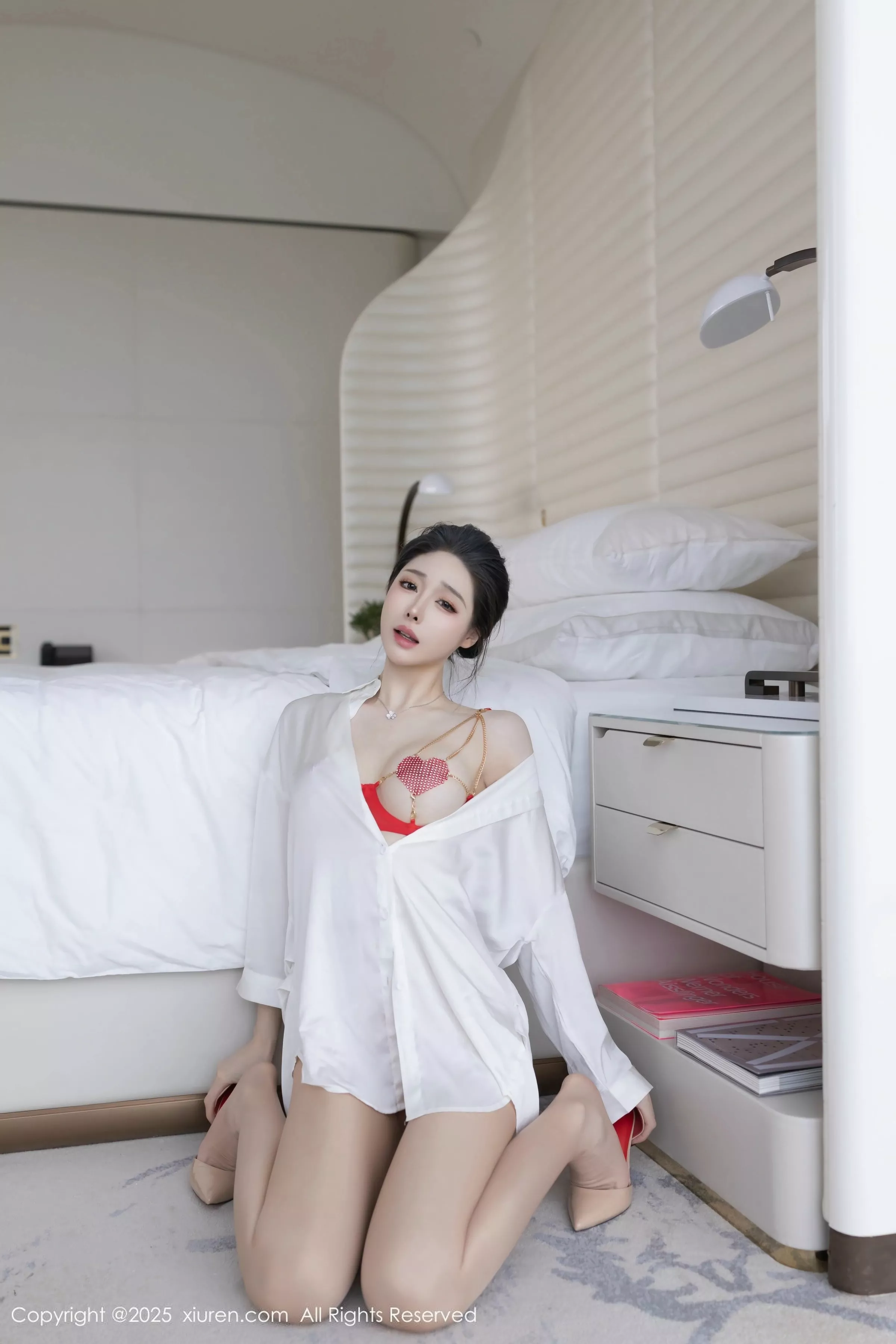 [[XiuRen秀人网]秀人网]No.10411_模特小逗逗性感红色情趣内衣配原色丝袜秀曼妙身姿完美诱惑写真84P