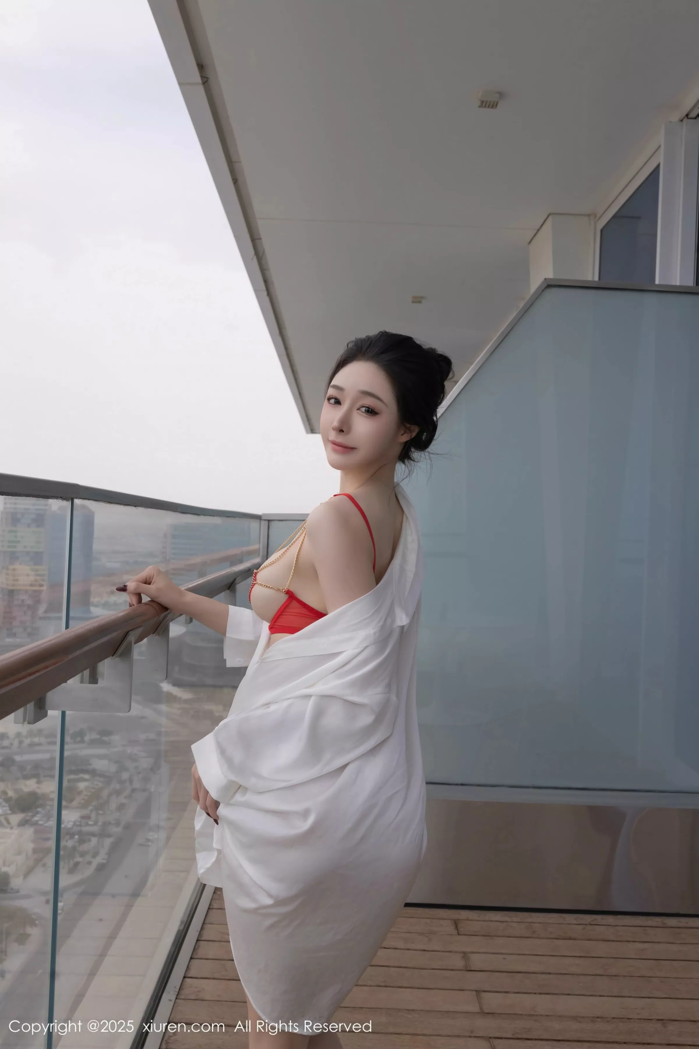 [[XiuRen秀人网]秀人网]No.10411_模特小逗逗性感红色情趣内衣配原色丝袜秀曼妙身姿完美诱惑写真84P