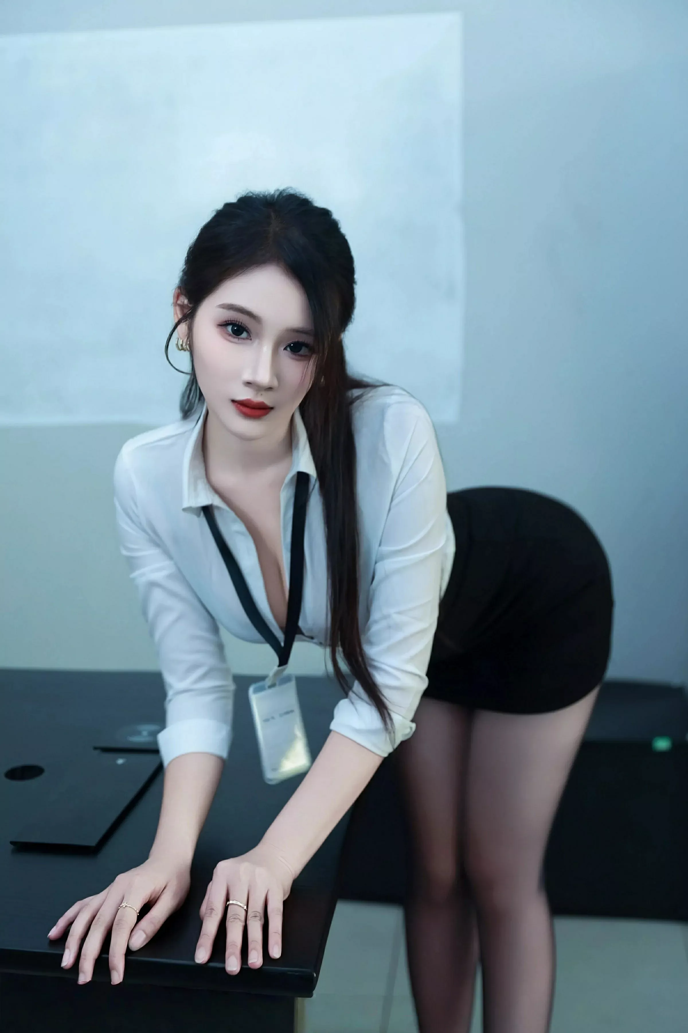 [[XiuRen秀人网]秀人网]No.10406_模特南乔性感黑白职业装露黑色内衣配超薄黑丝秀美腿诱惑写真103P