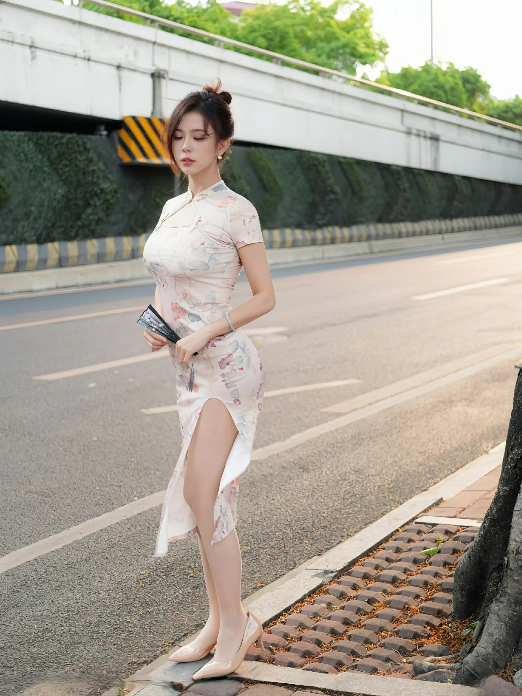 [[XiuRen秀人网]秀人网]No.10419_模特玫瑰我爱你性感浅色旗袍露金属情趣内衣秀凹凸身材诱惑写真79P