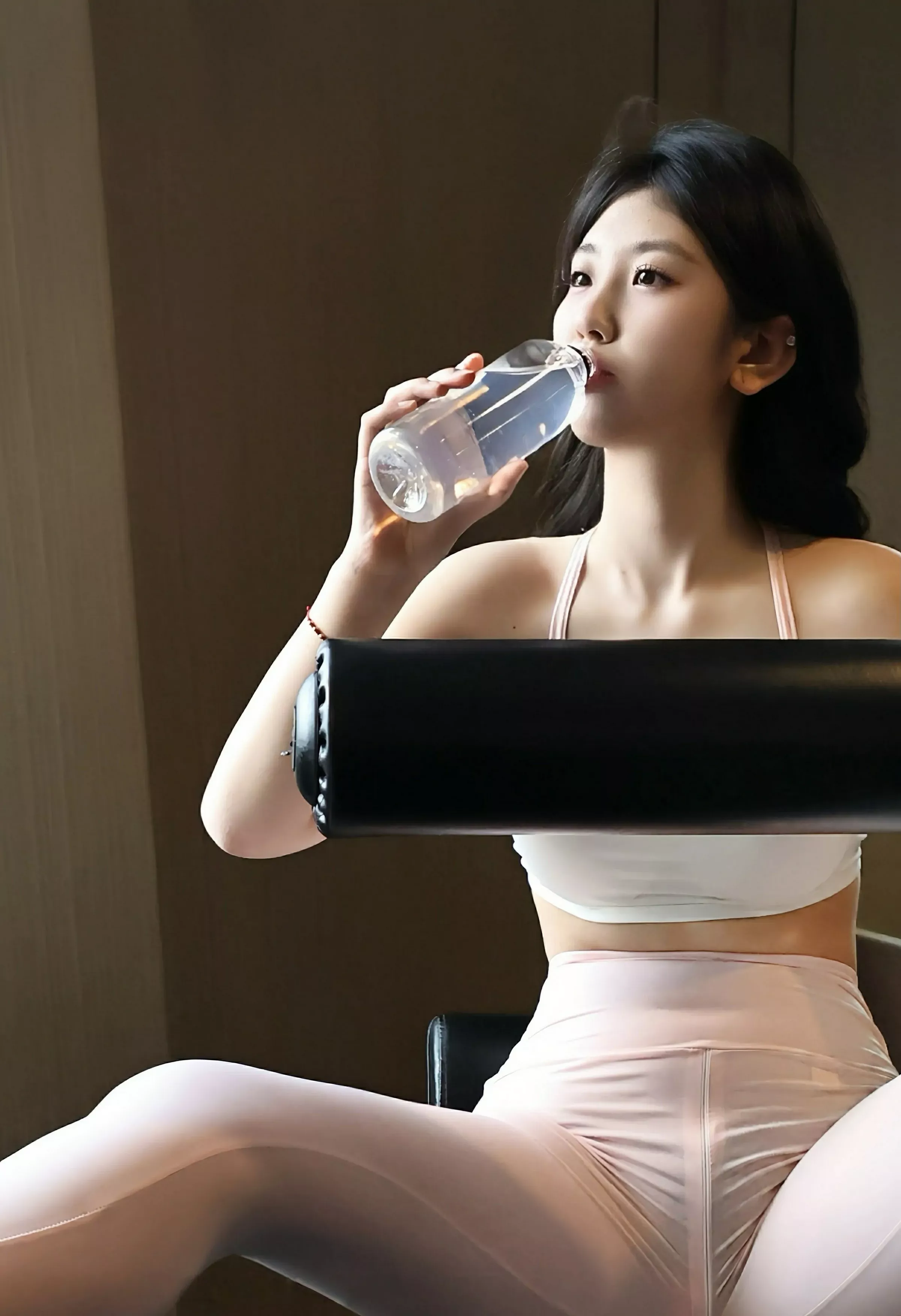 [[XiuRen秀人网]秀人网]No.10474_模特小芭乐性感白色上衣配粉色瑜伽裤秀曼妙苗条身姿诱惑写真86P