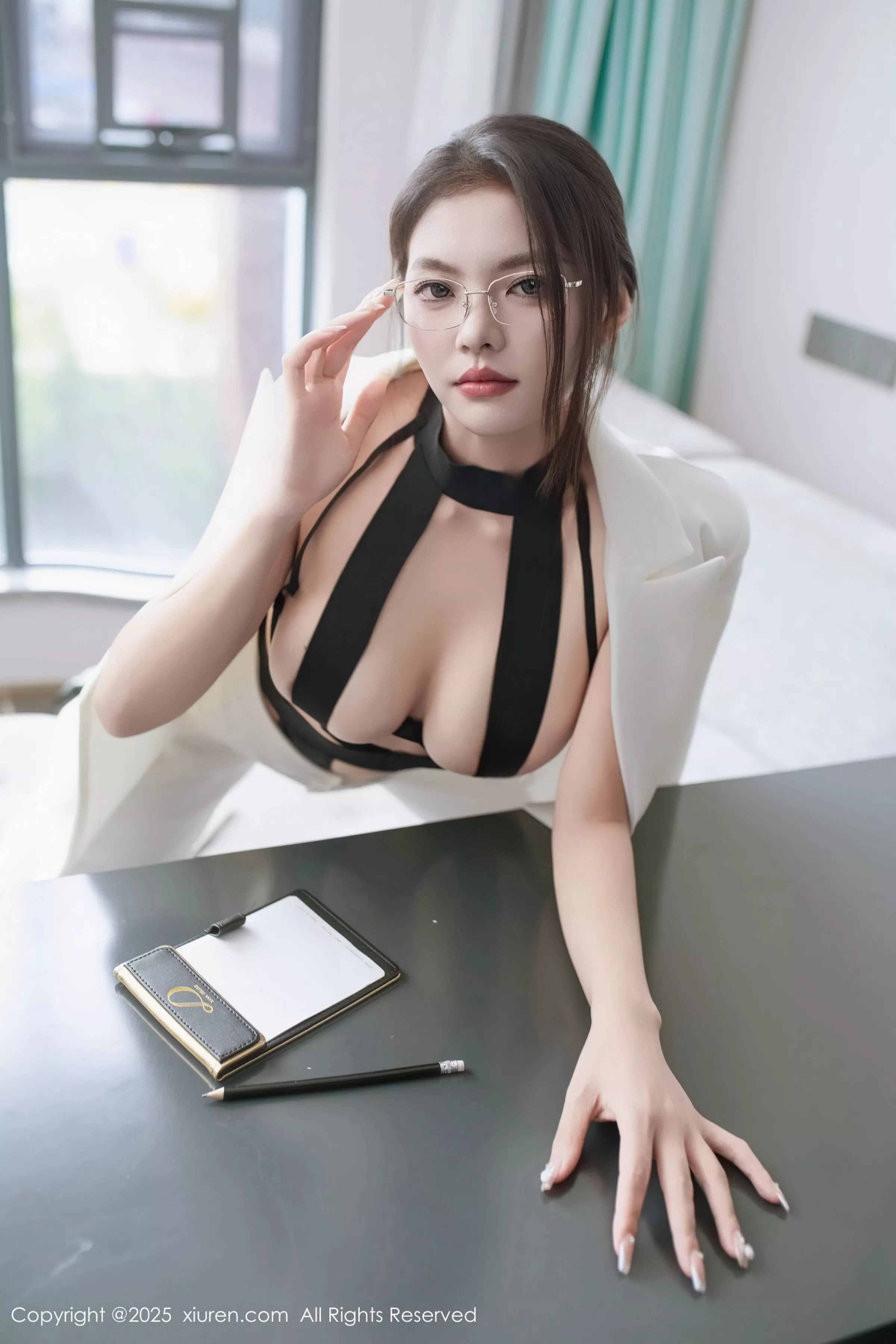 [[XiuRen秀人网]秀人网]No.10464_新人模特冬安白色西服露黑色情趣内衣配黑丝袜秀丰满身材诱惑写真94P