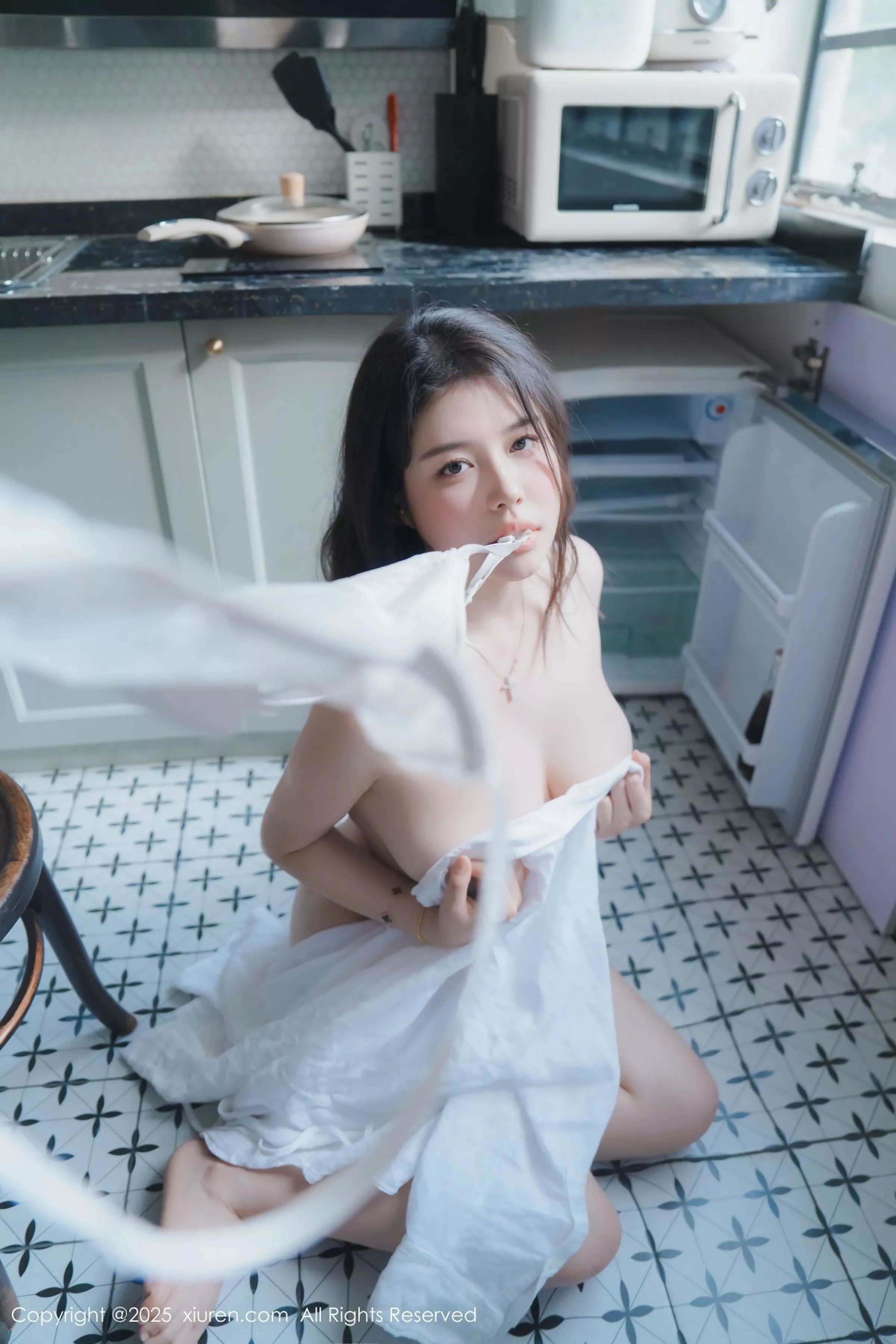 [[XiuRen秀人网]秀人网]No.10455_模特林若凡F性感白衬衣露白色情趣内衣秀丰腴身材惹火诱惑写真50P