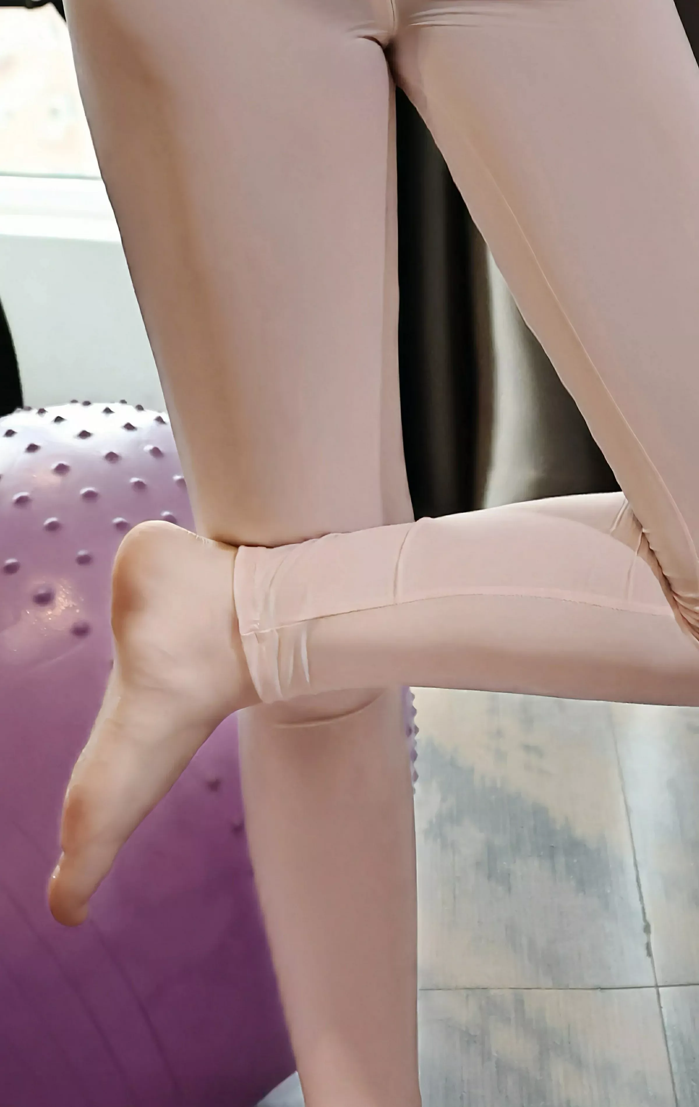 [[XiuRen秀人网]秀人网]No.10474_模特小芭乐性感白色上衣配粉色瑜伽裤秀曼妙苗条身姿诱惑写真86P