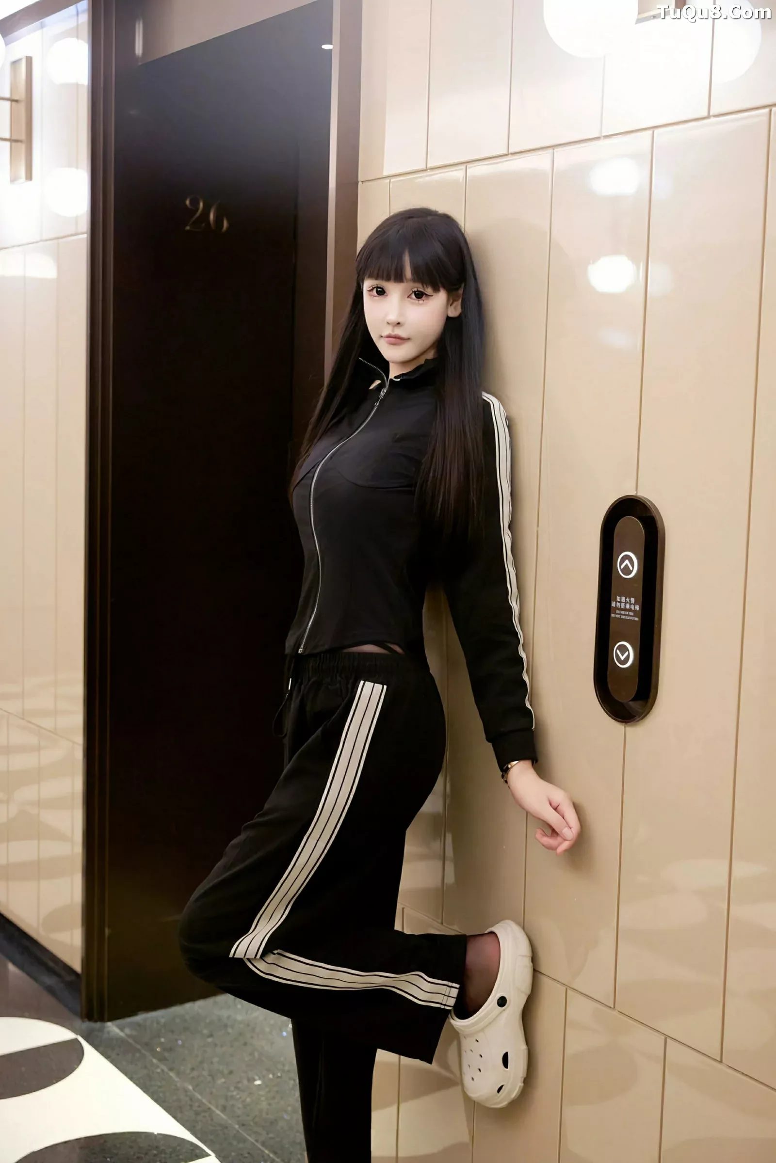 [[XiuRen秀人网]秀人网]No.10482_模特智恩baby性感黑色情趣内衣配超薄黑丝秀丰腴身材诱惑写真75P