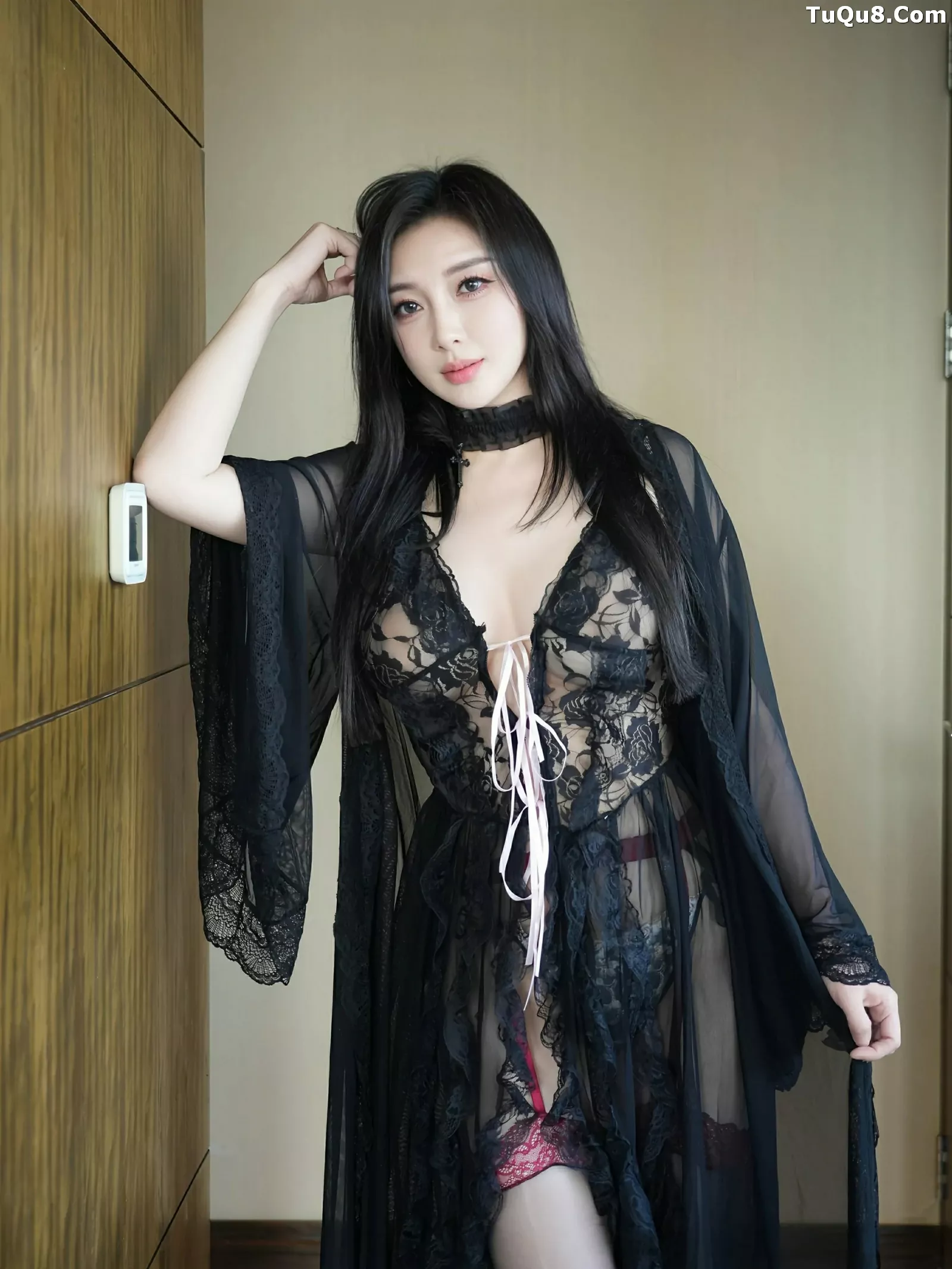 [[XiuRen秀人网]秀人网]No.10490_模特苏一诺性感黑色睡袍露蕾丝内衣配黑丝袜秀丰满身材诱惑写真80P