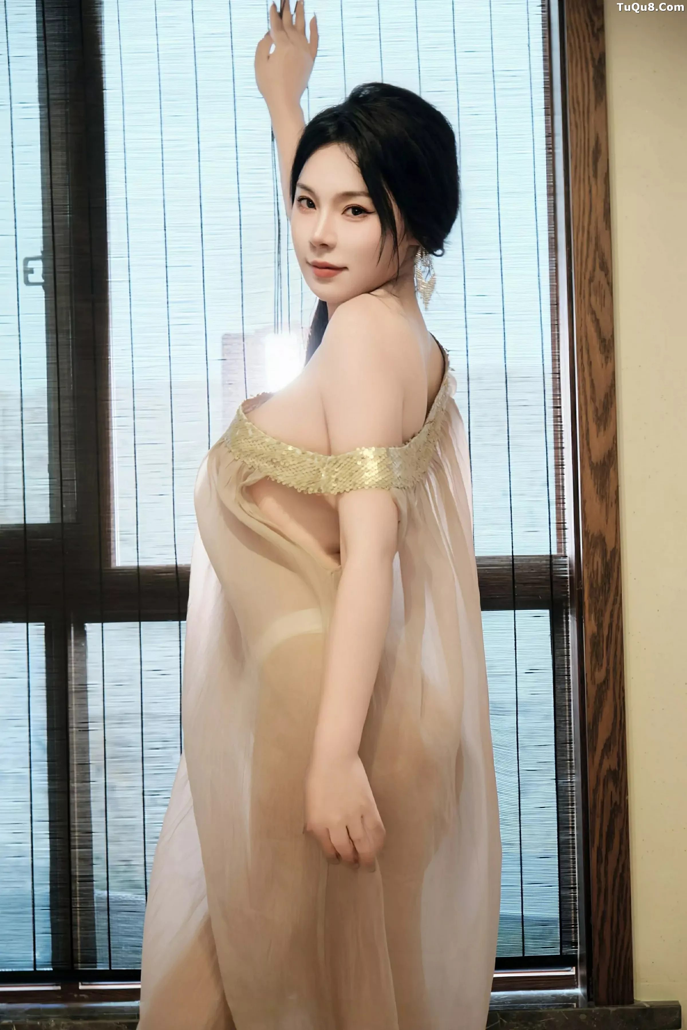 [[XiuRen秀人网]秀人网]No.10500_模特麦田私房性感透视薄纱连衣长裙半脱秀丰乳肥臀惹火诱惑写真50P