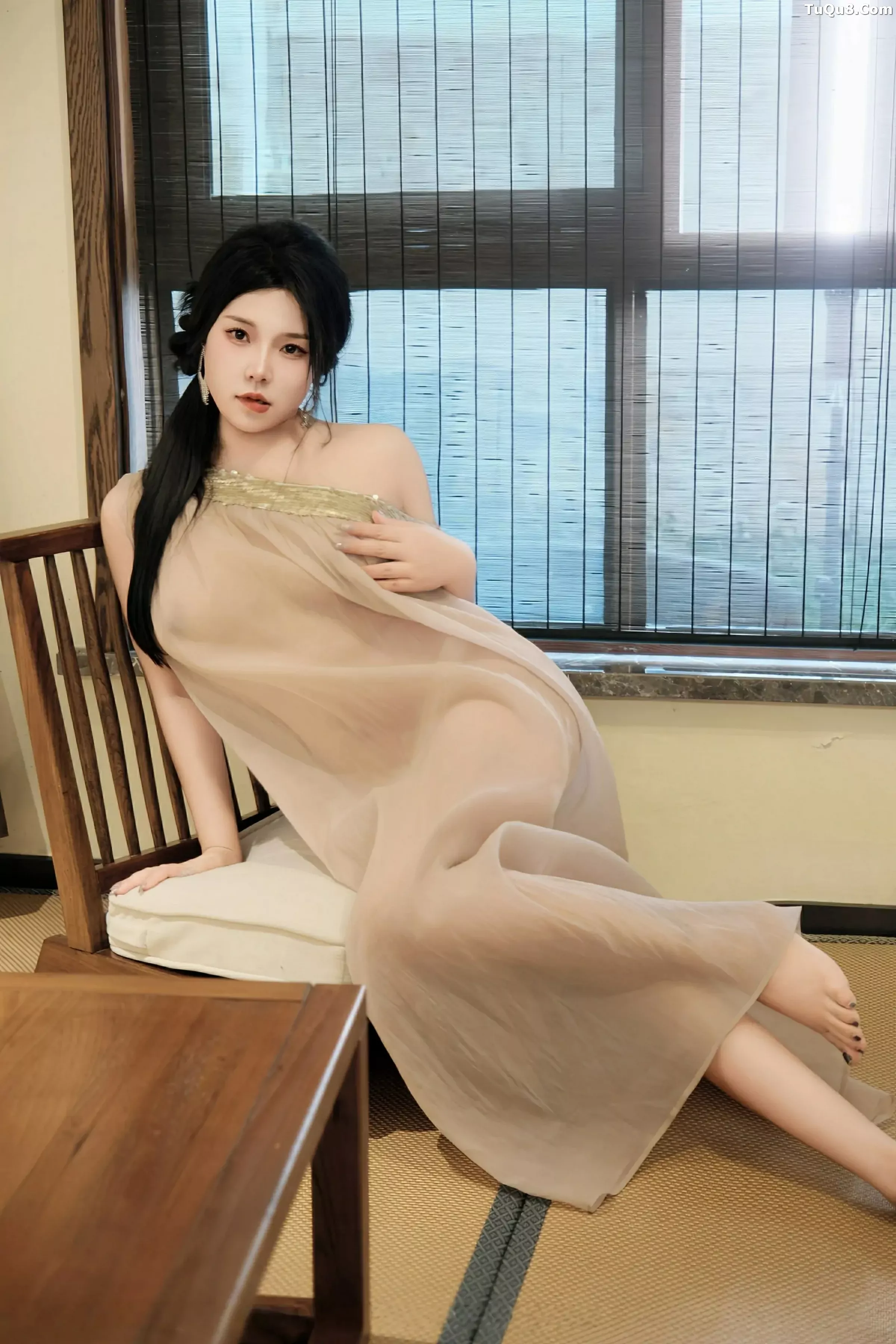 [[XiuRen秀人网]秀人网]No.10500_模特麦田私房性感透视薄纱连衣长裙半脱秀丰乳肥臀惹火诱惑写真50P