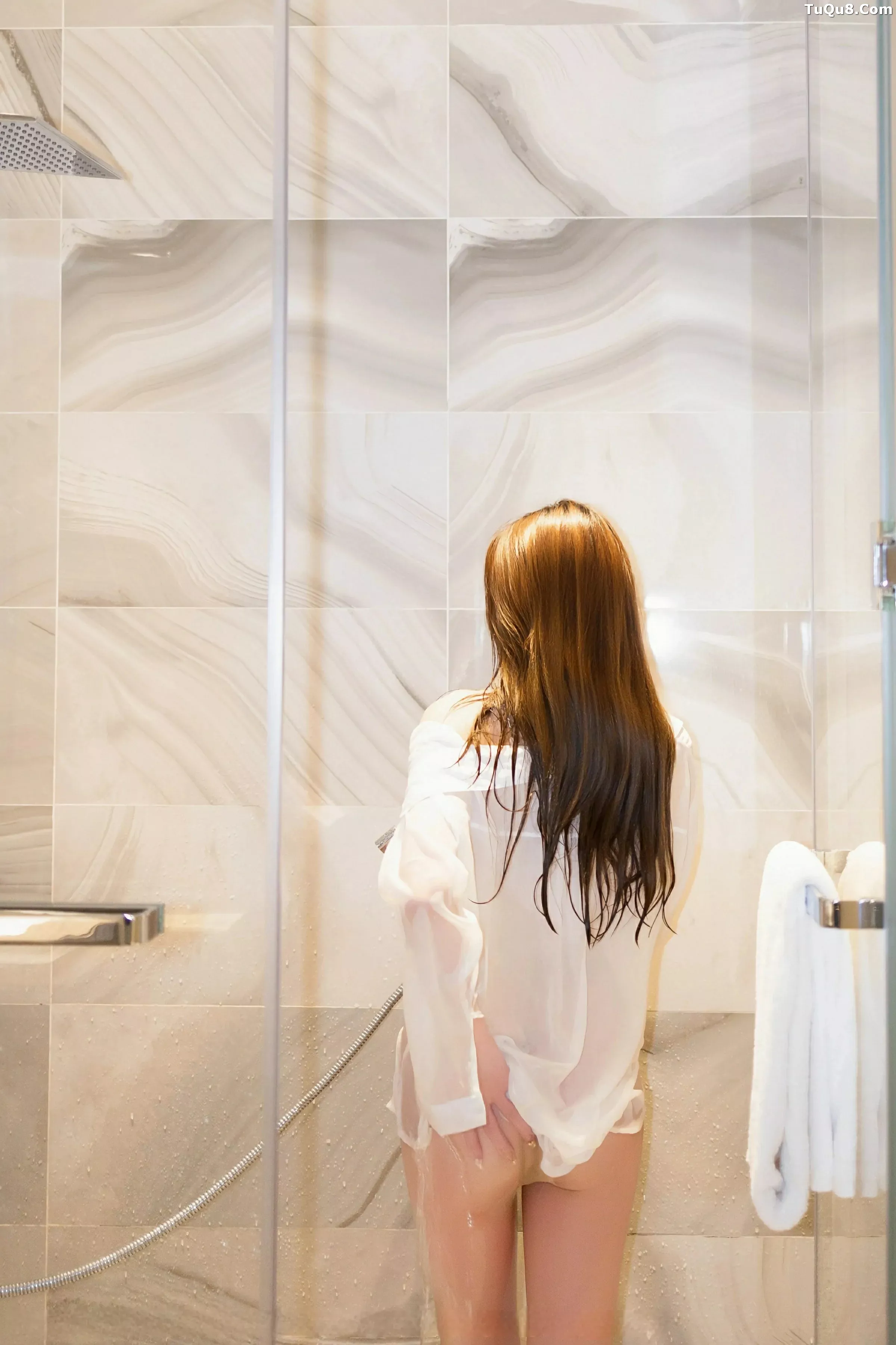 [[XiuRen秀人网]秀人网]No.10502_模特悦兮浴室场景性感白T衬衫配超薄肉丝湿身秀惹火身材诱惑写真68P